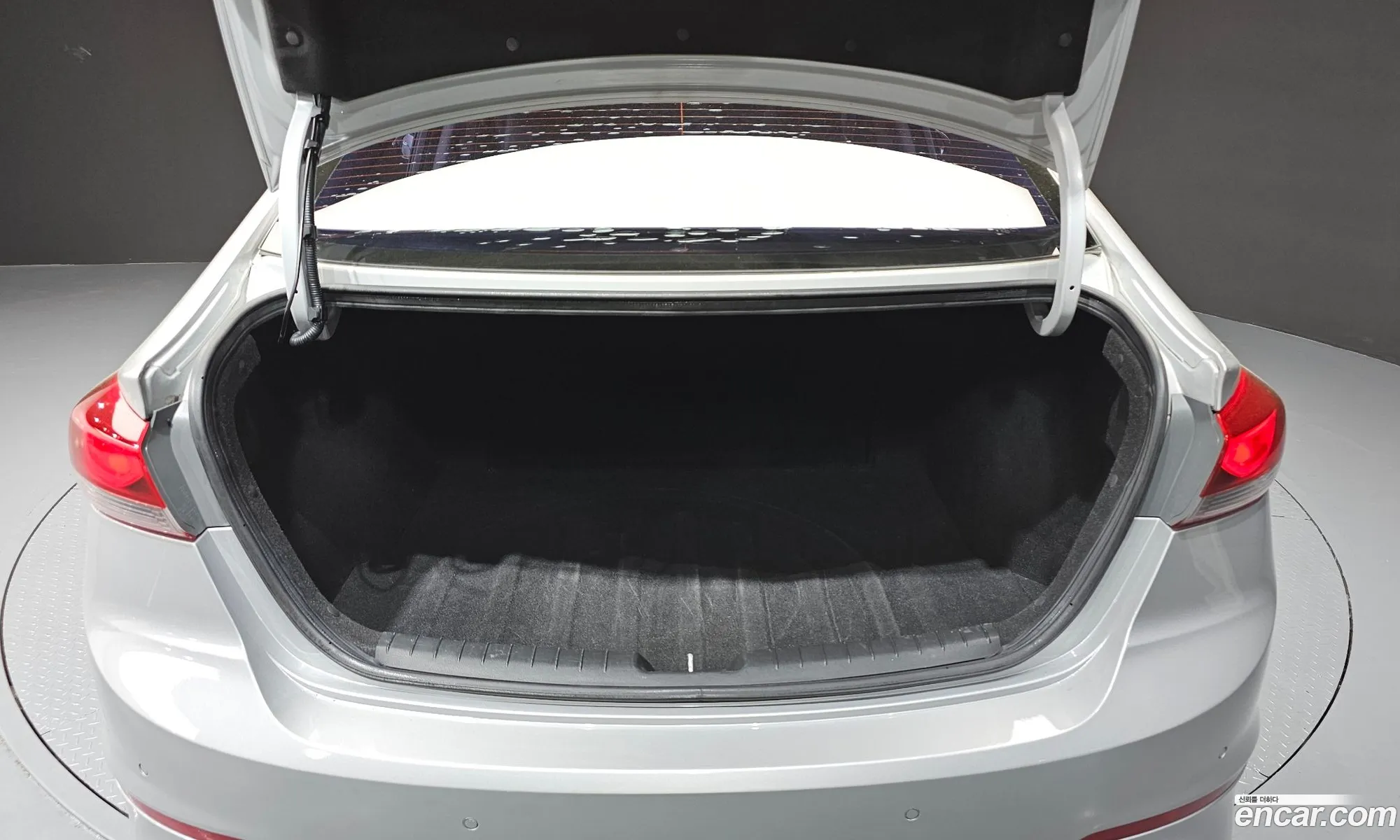 Hyundai Elantra AD 2016 — 22