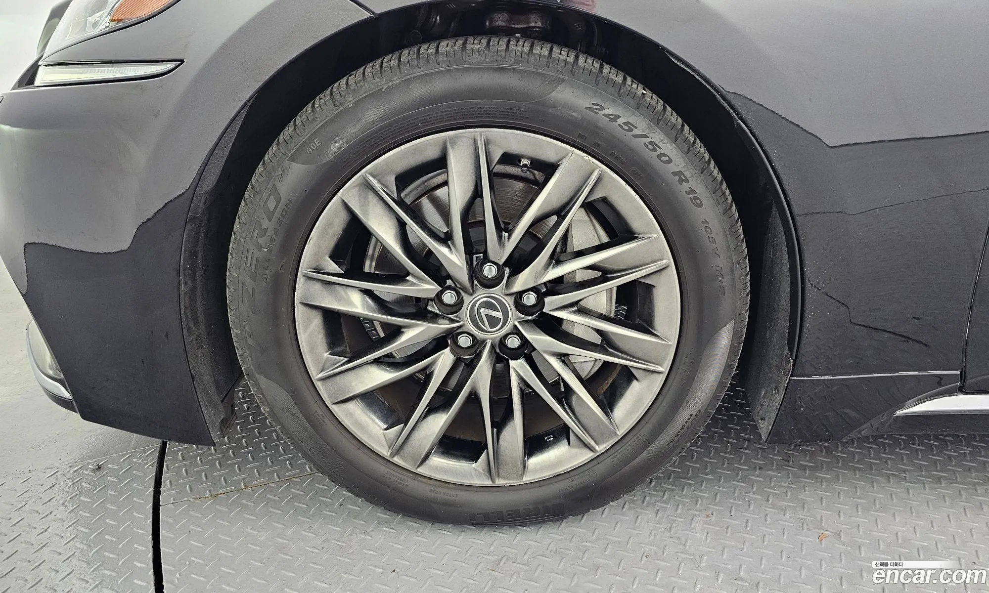 Lexus LS500 2018 — 19