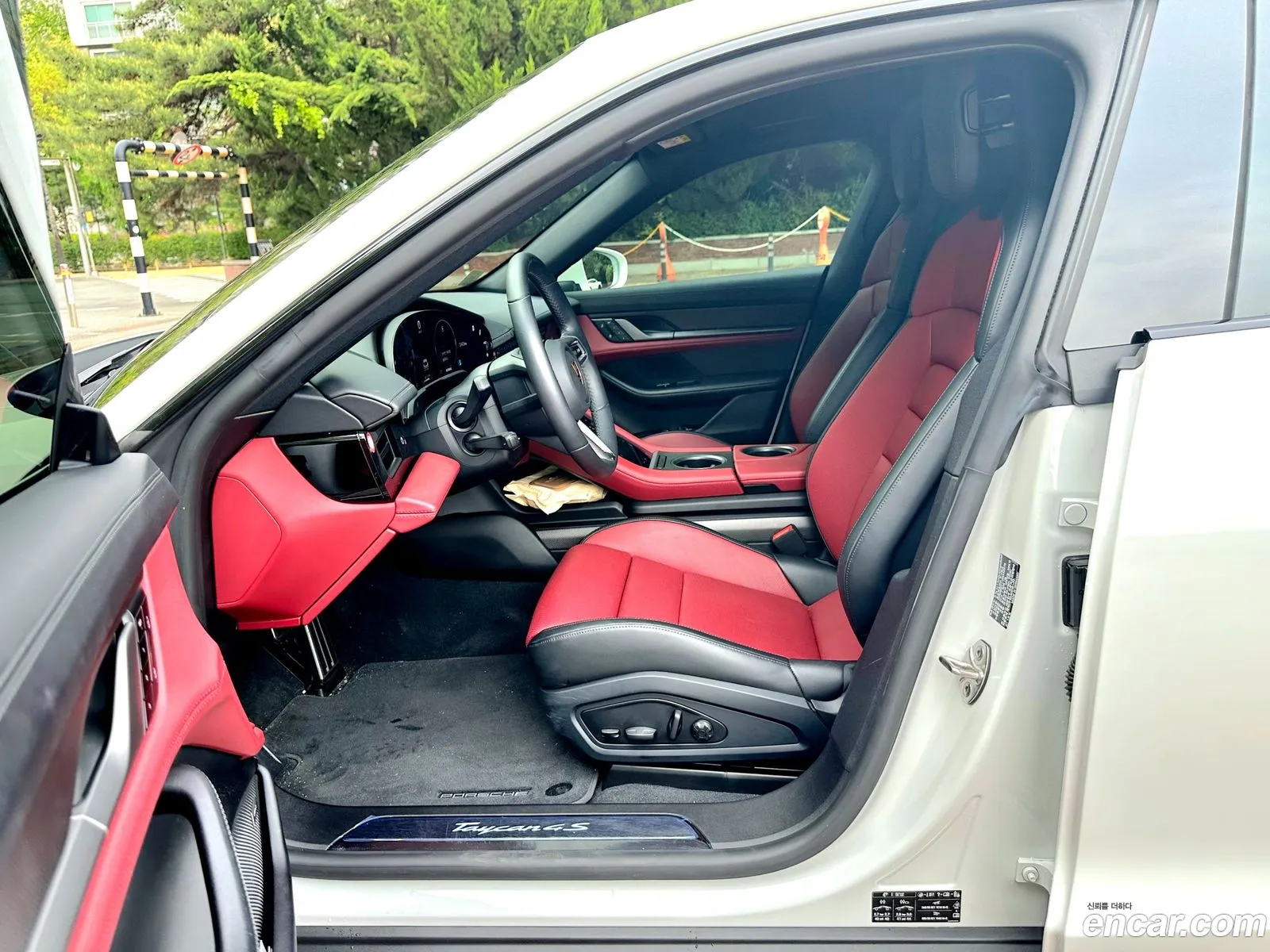 Porsche Taycan 2025 — 4