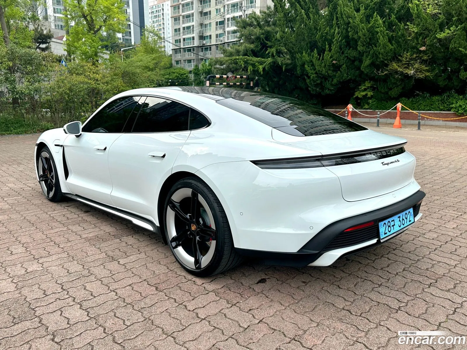 Porsche Taycan 2025 — 3