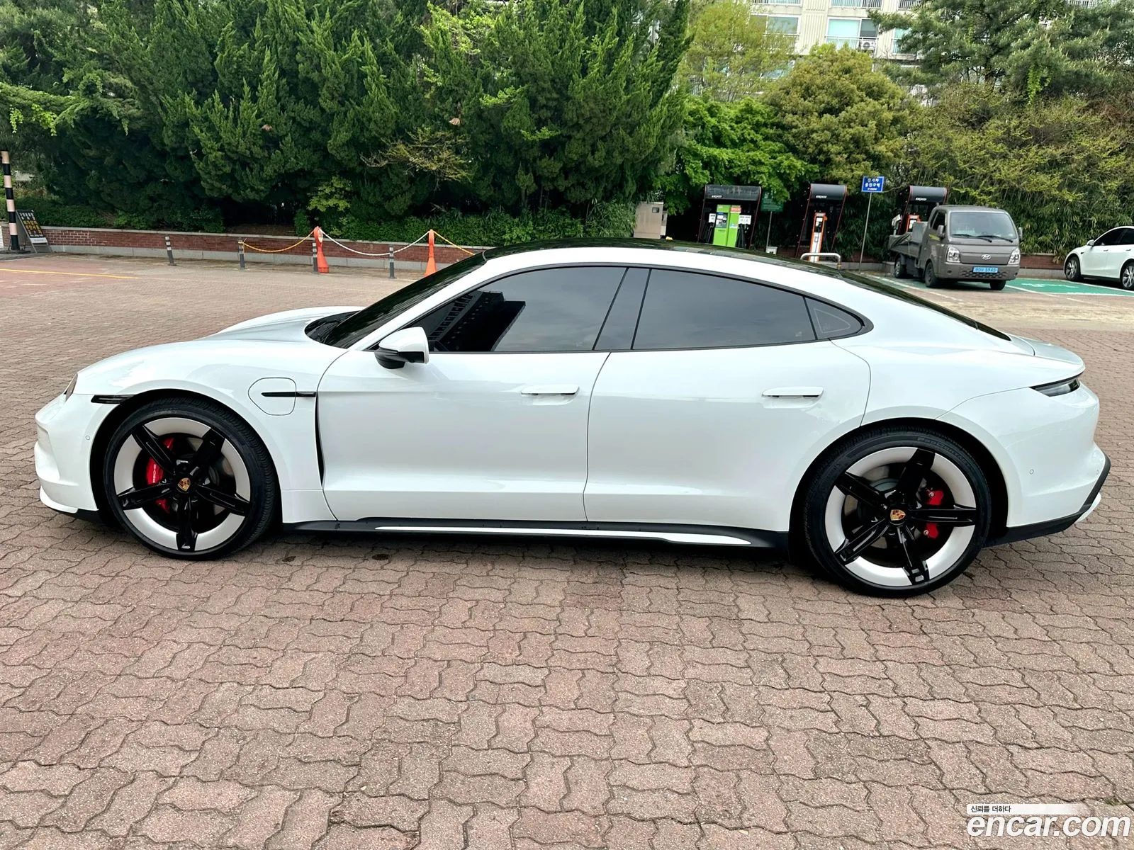 Porsche Taycan 2025 — 11