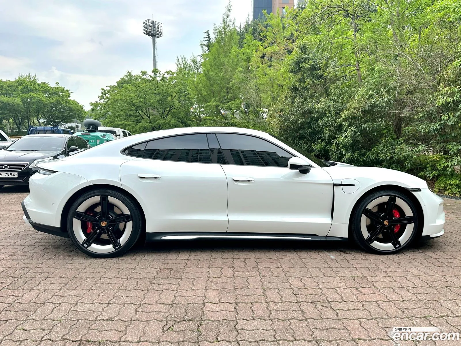 Porsche Taycan 2025 — 12