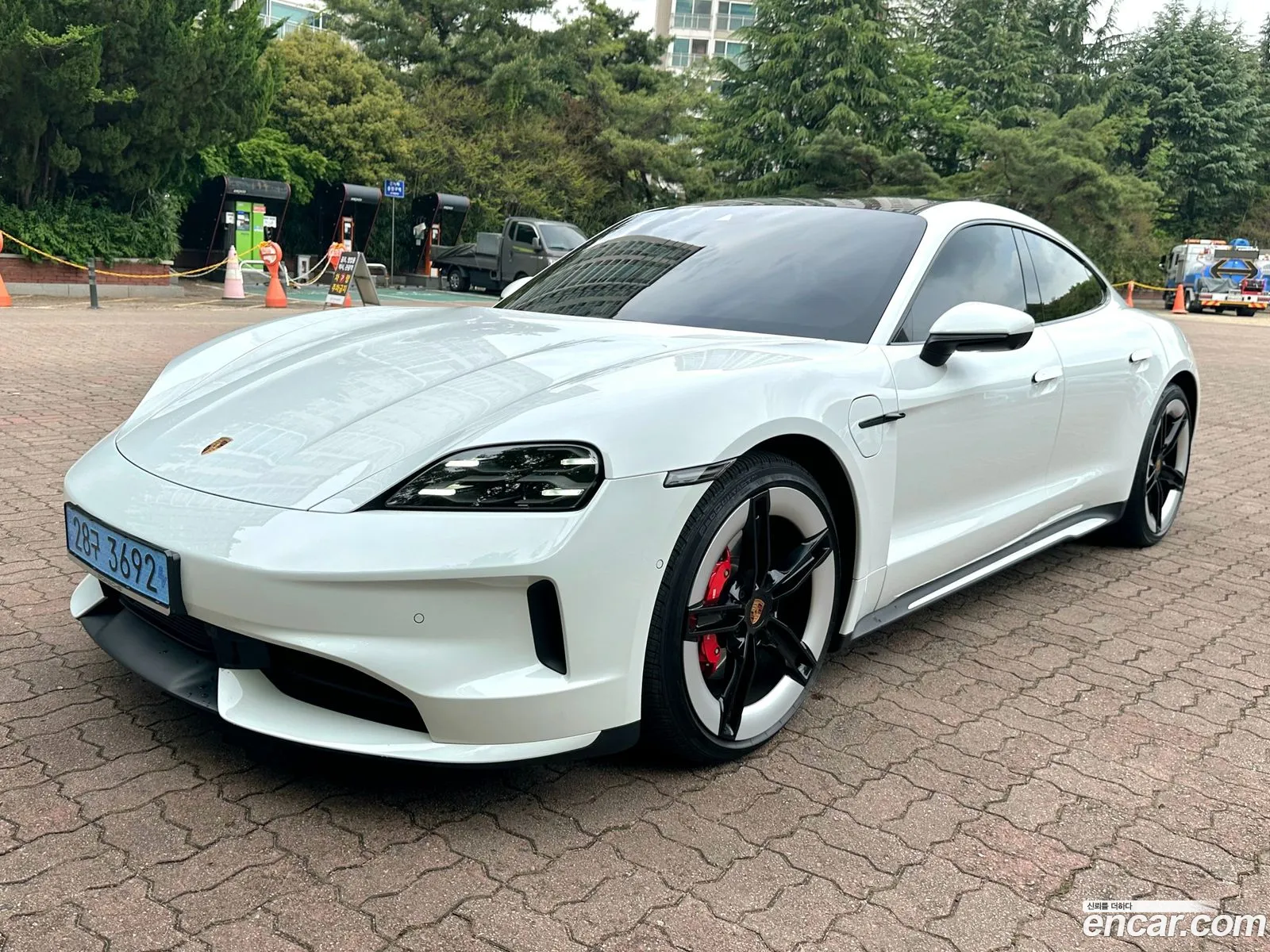 Porsche Taycan 2025 — 14