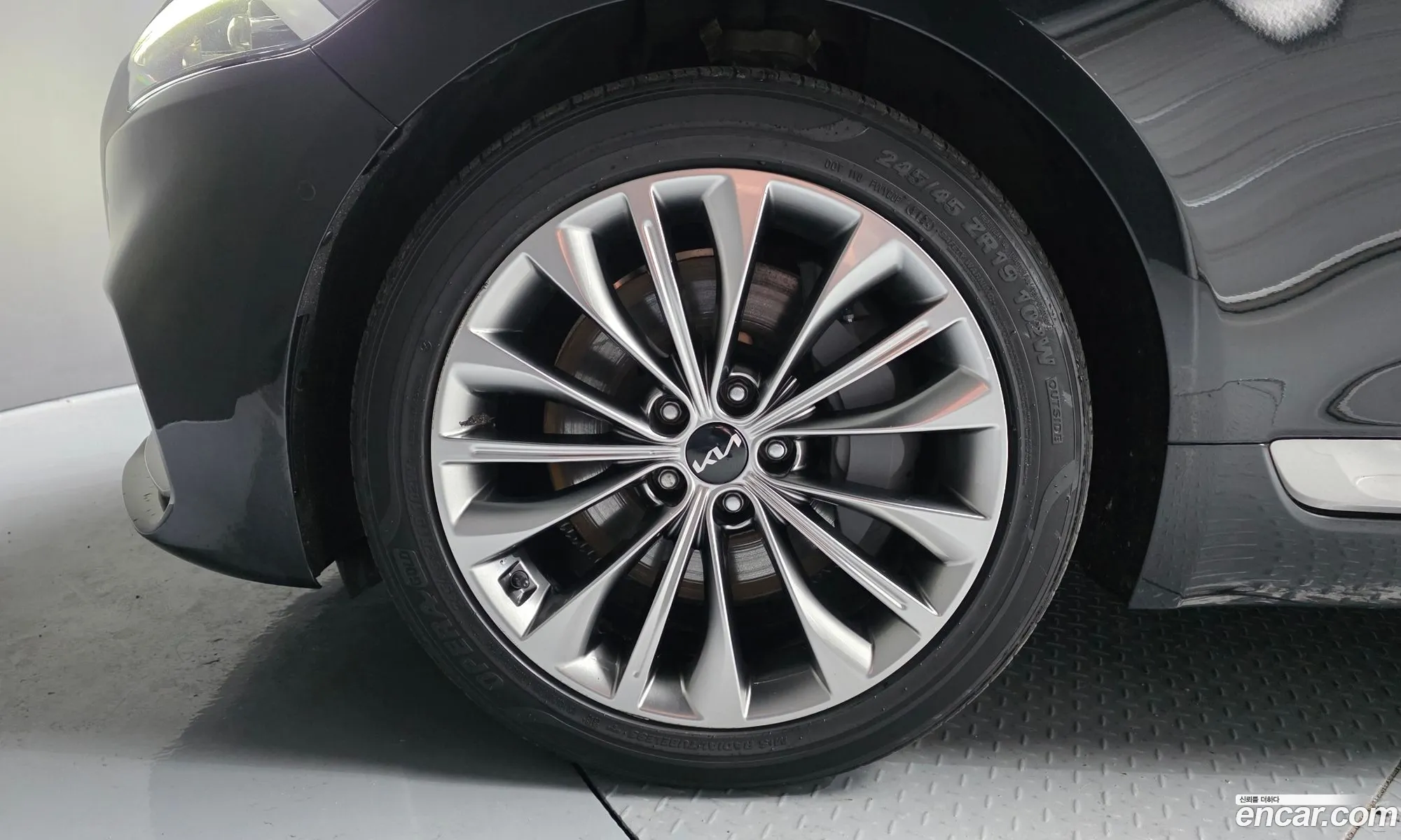 Kia K9 2023 — 11