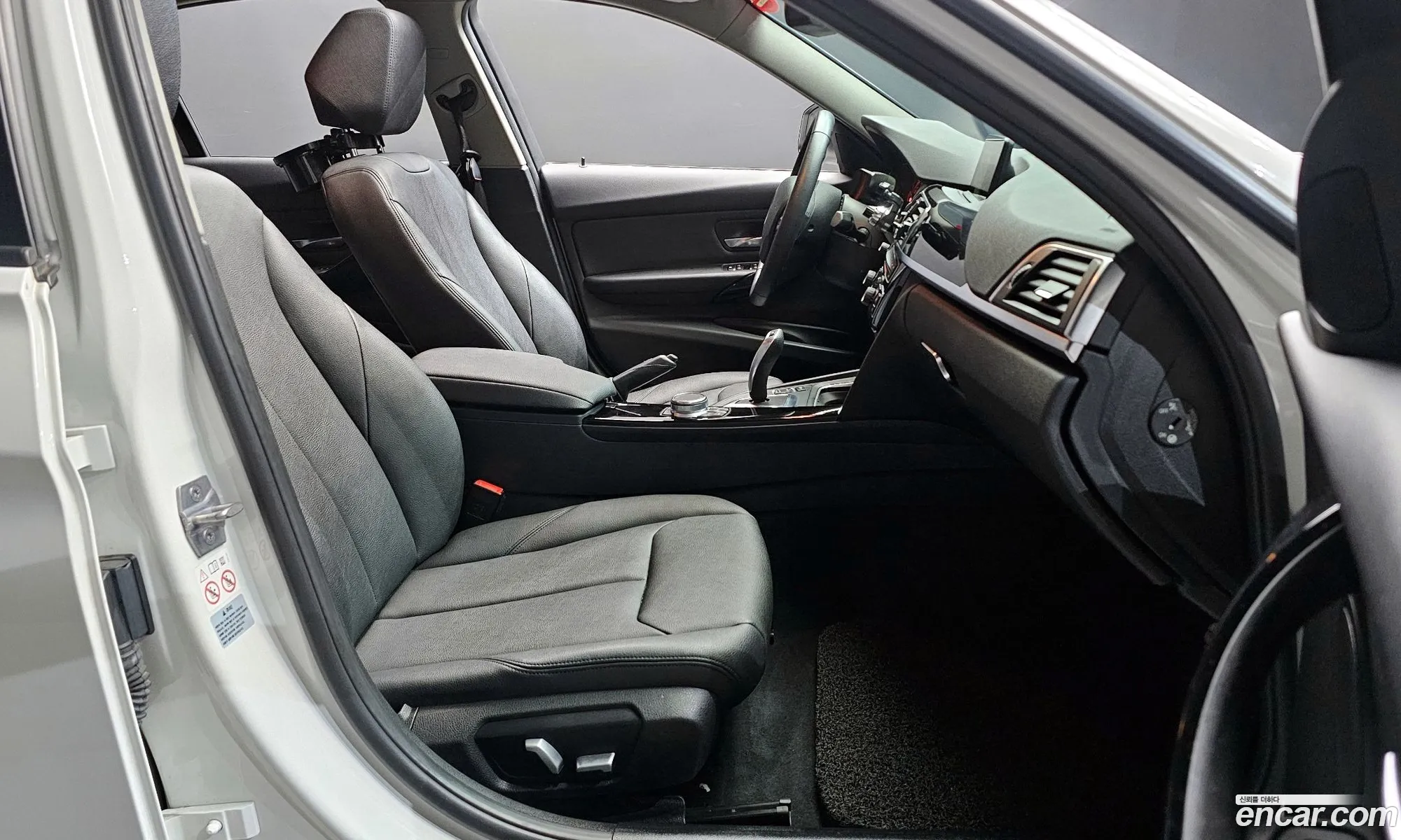 BMW 3 Series 2018 WBA8C510XJP843392 — 17