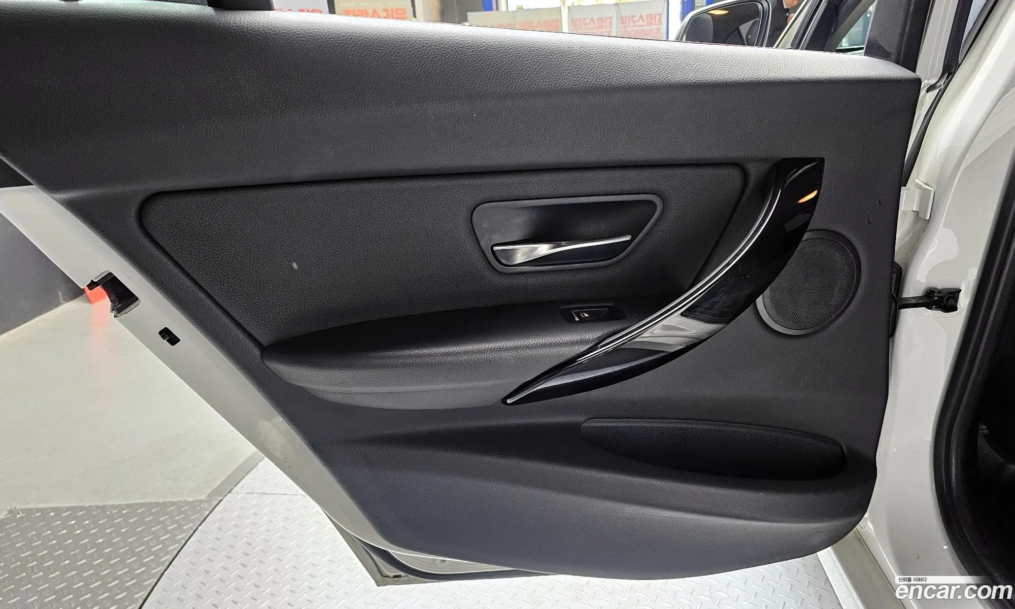BMW 3 Series 2018 WBA8C510XJP843392 — 12