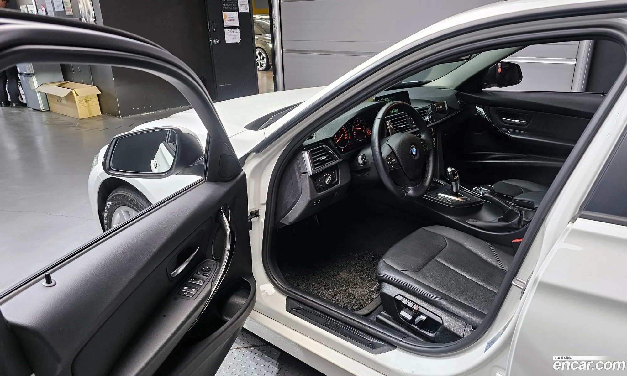 BMW 3 Series 2018 WBA8C510XJP843392 — 29