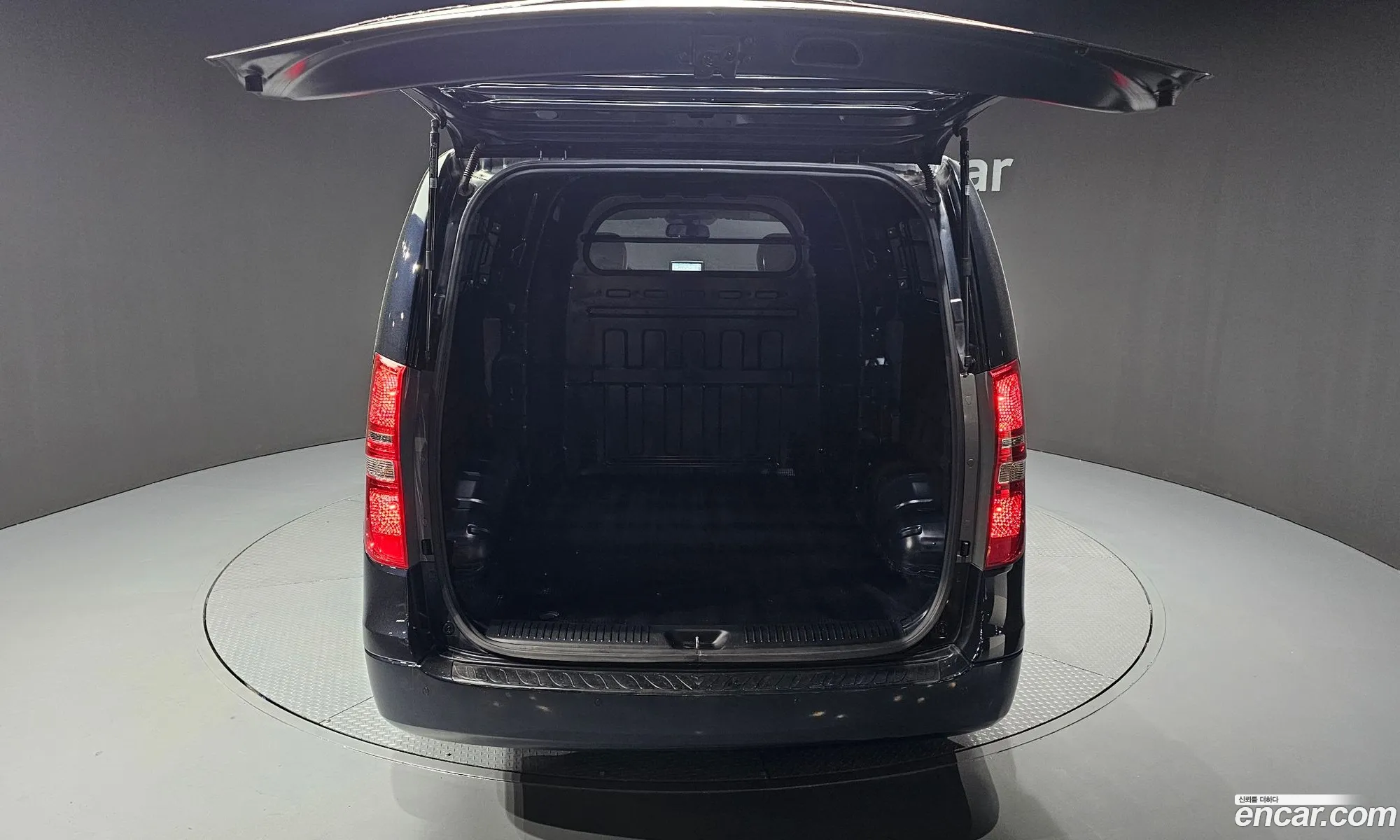 Hyundai Grand Starex 2020 — 17