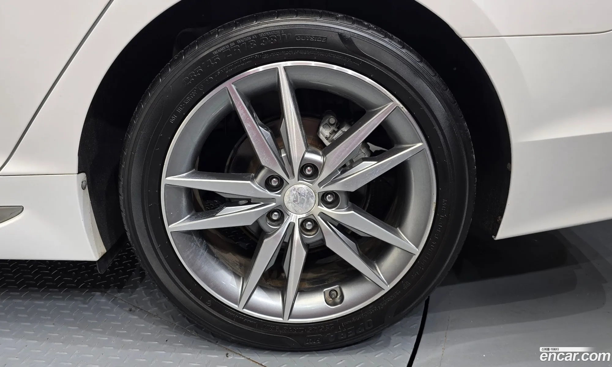 Hyundai LF Sonata 2016 — 16