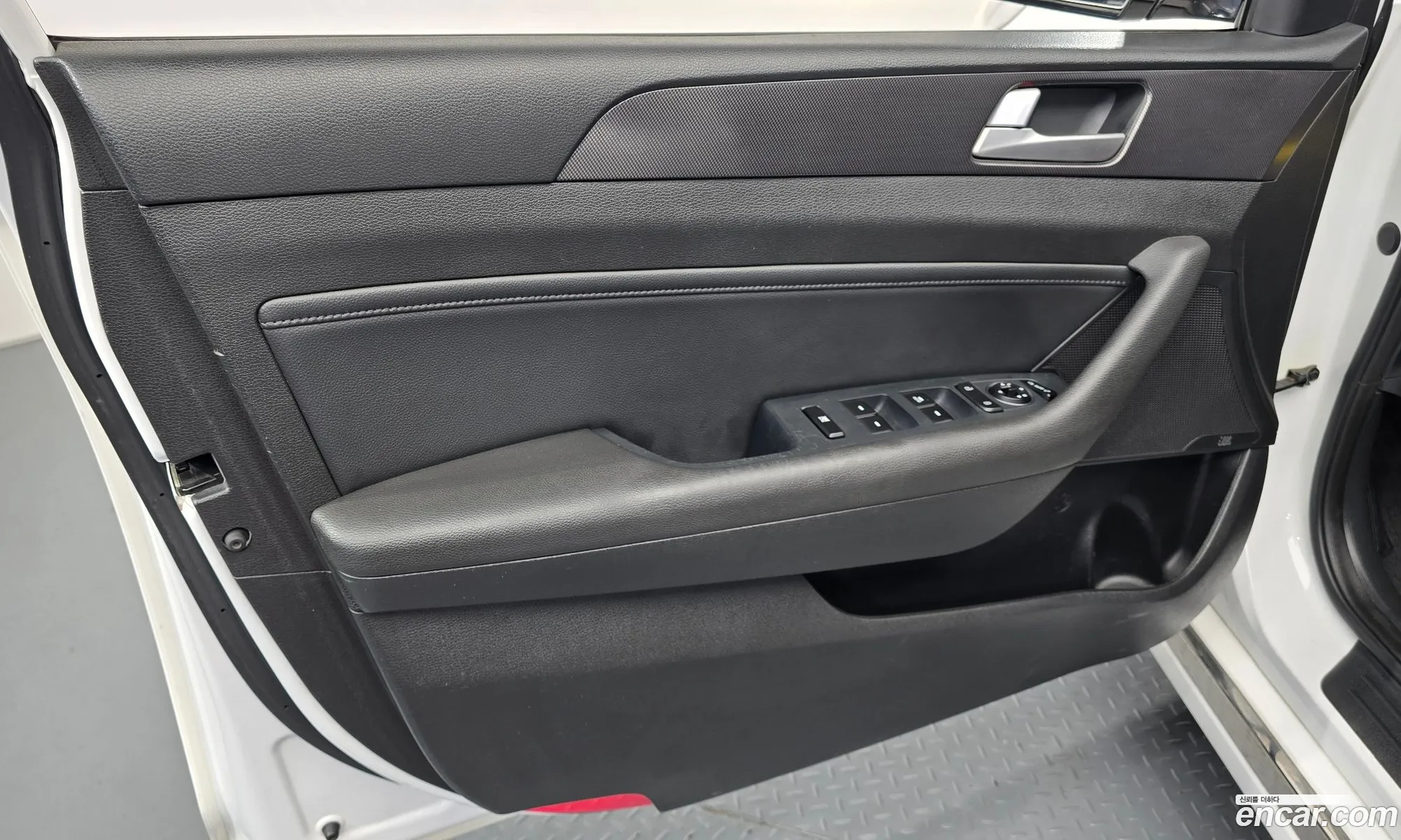 Hyundai LF Sonata 2016 — 11