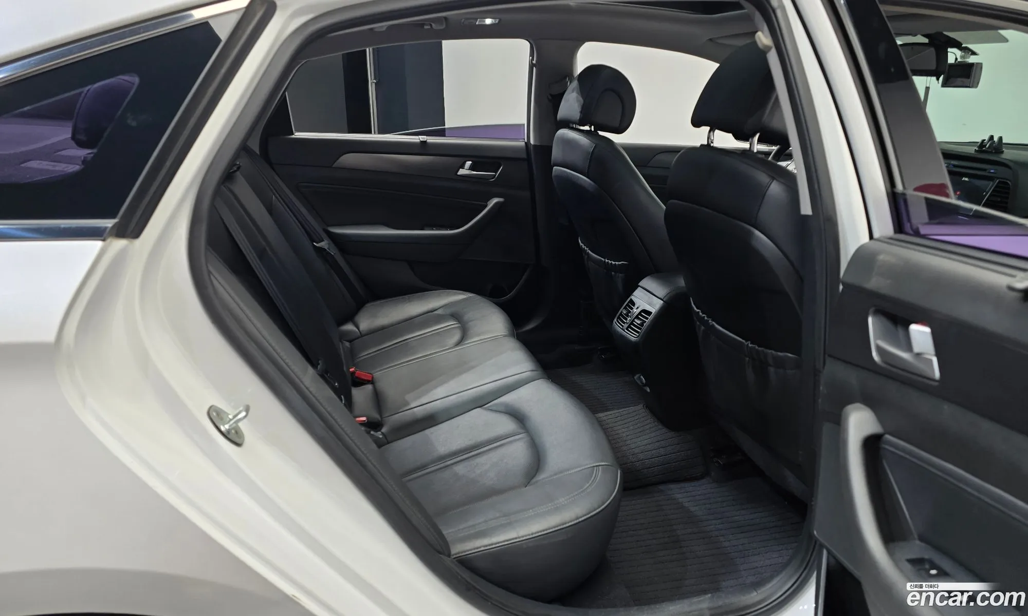 Hyundai LF Sonata 2016 — 26