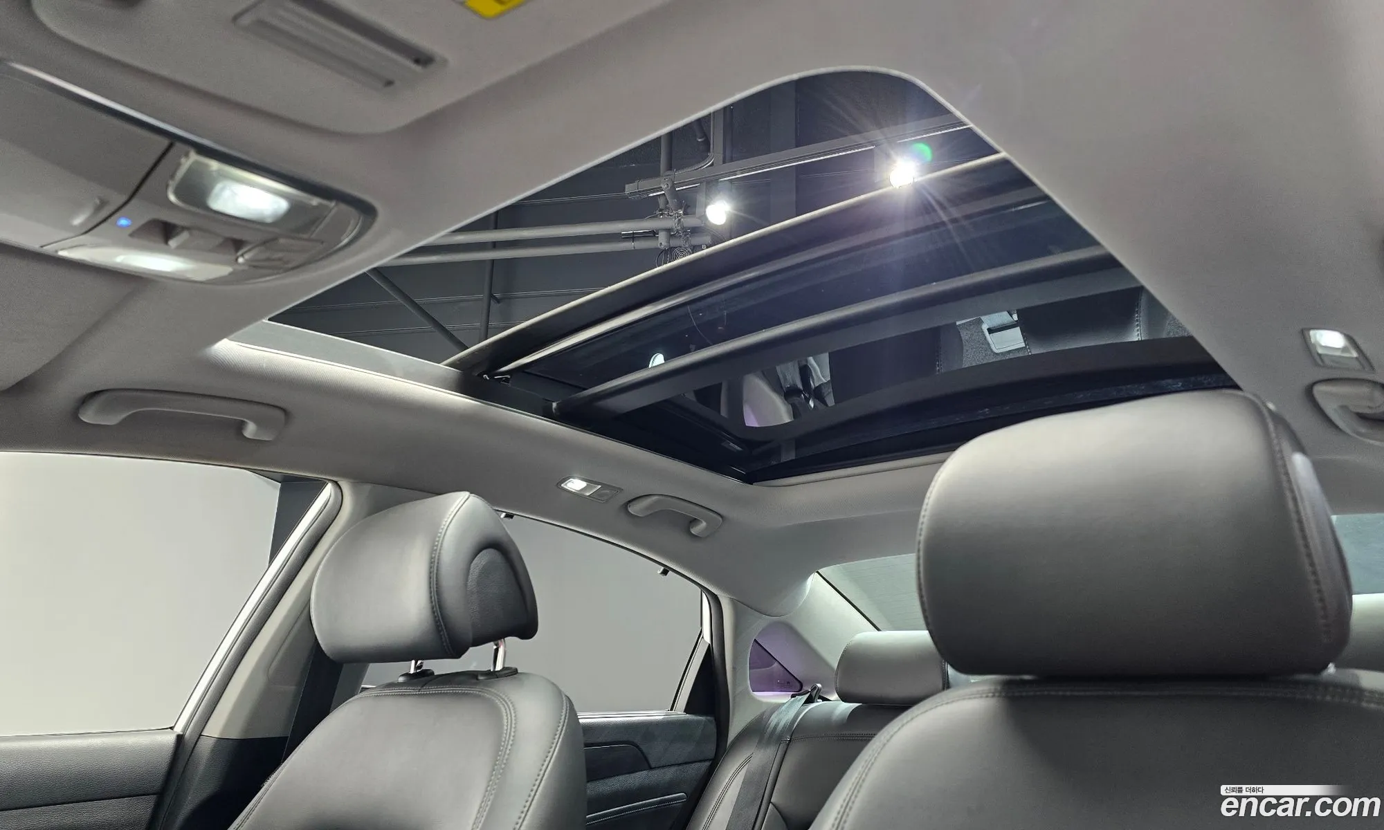 Hyundai LF Sonata 2016 — 25