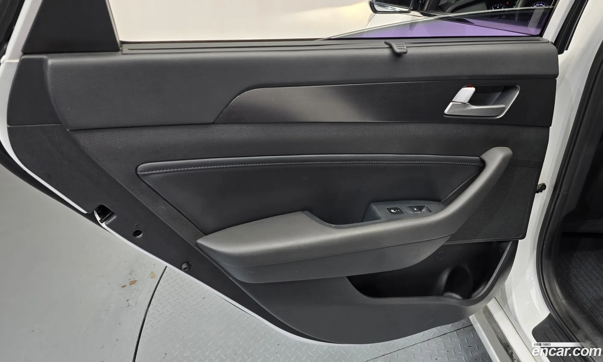 Hyundai LF Sonata 2016 — 31