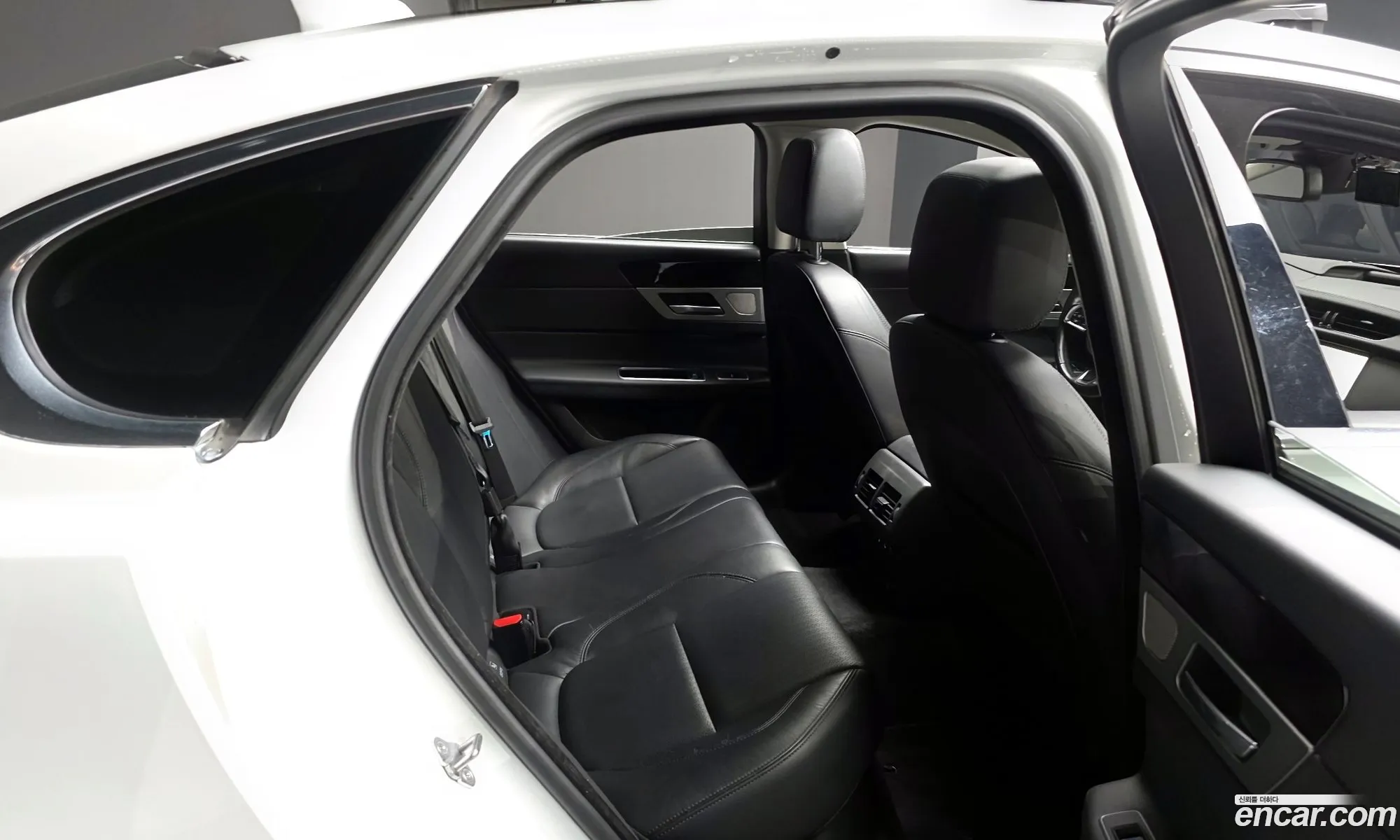 Jaguar XF 2018 — 29