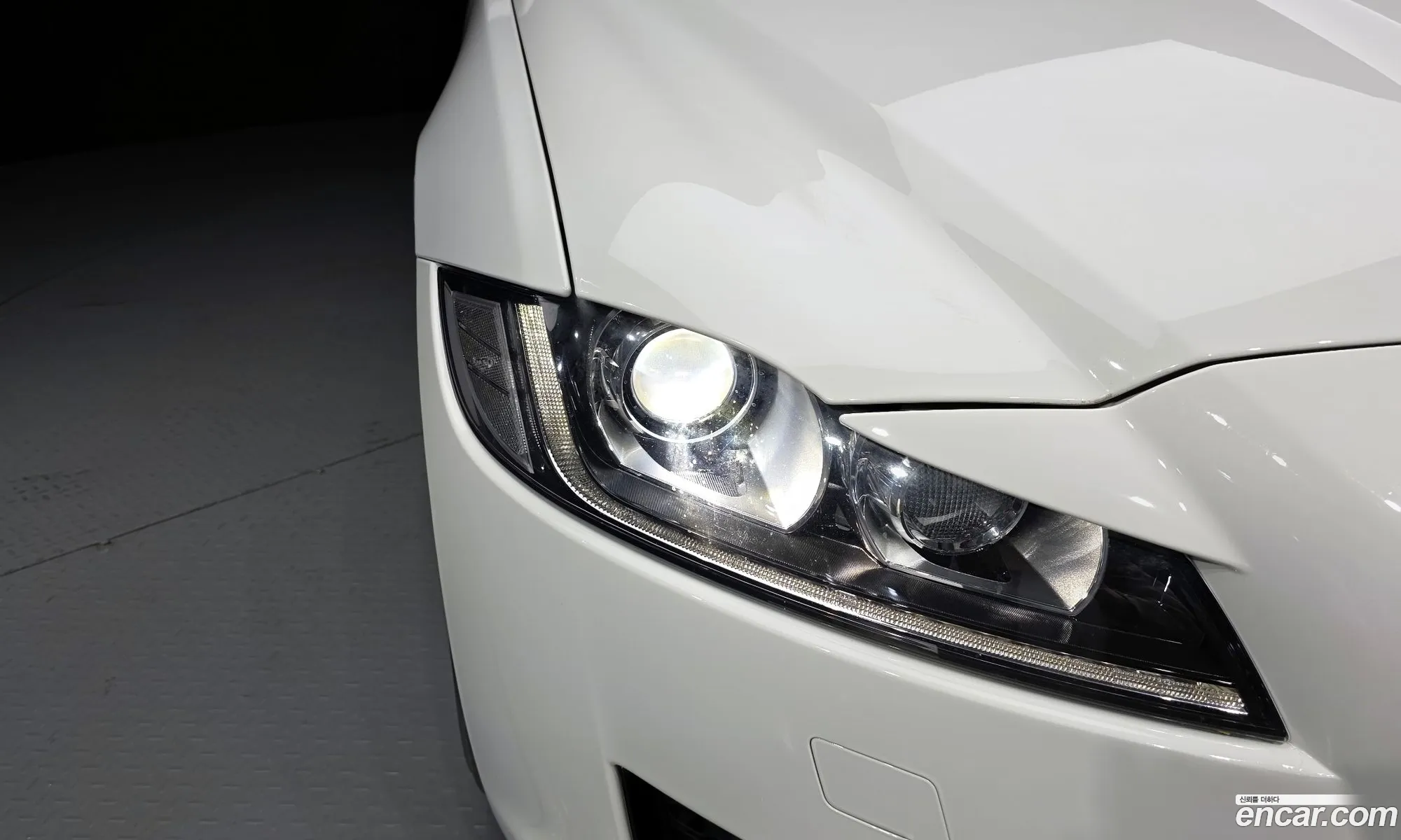 Jaguar XF 2018 — 15