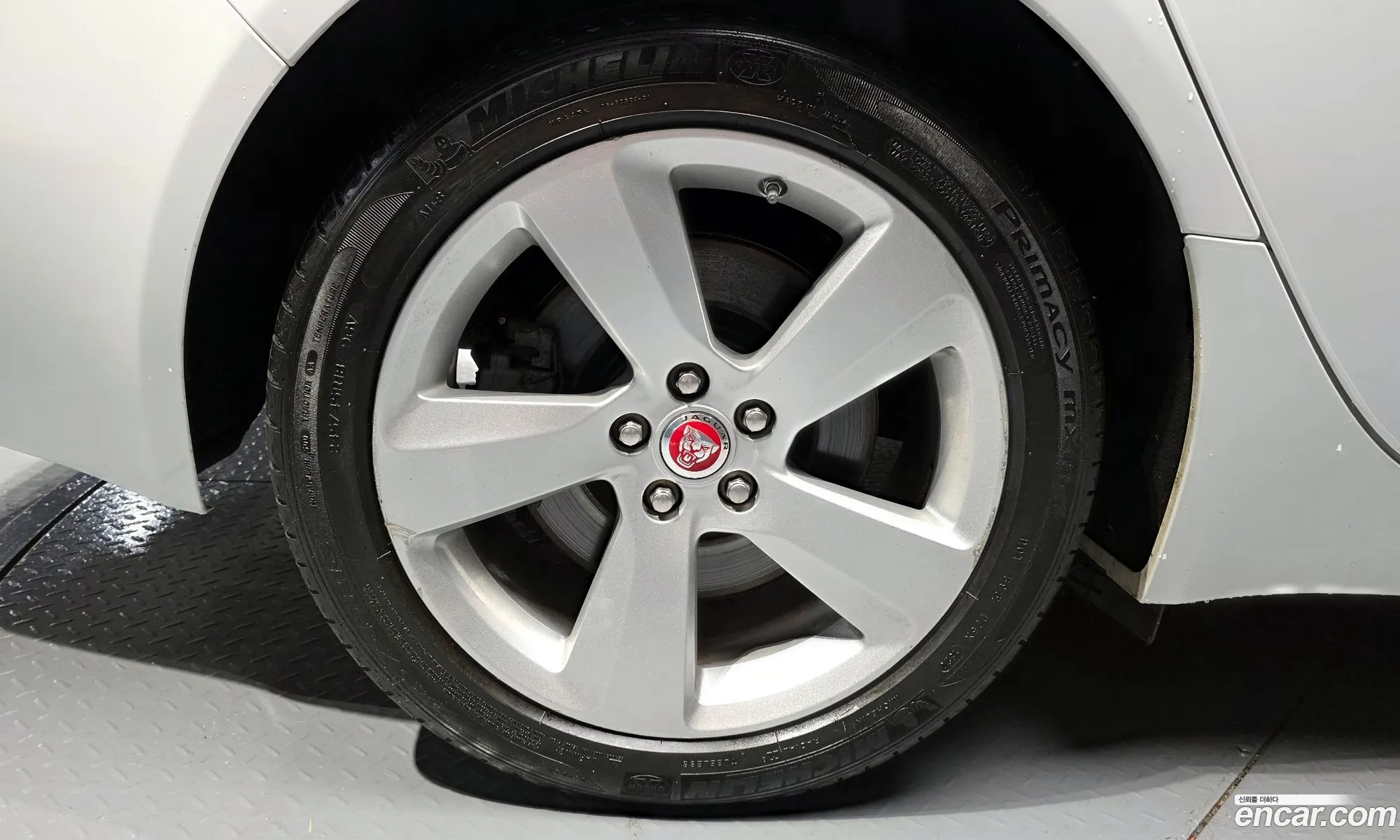 Jaguar XF 2018 — 35