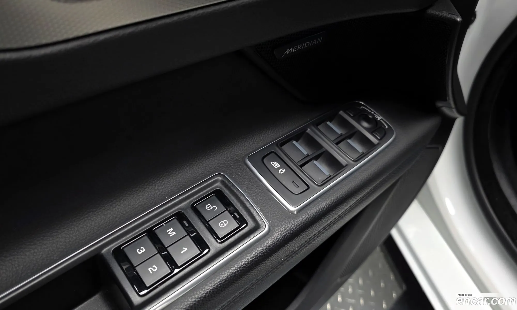 Jaguar XF 2018 — 19