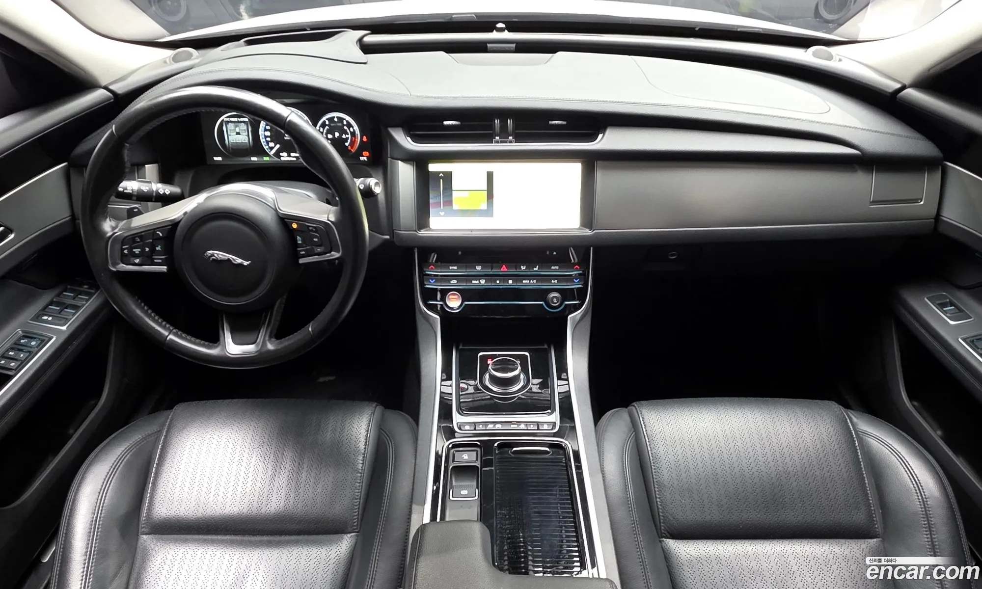 Jaguar XF 2018 — 24