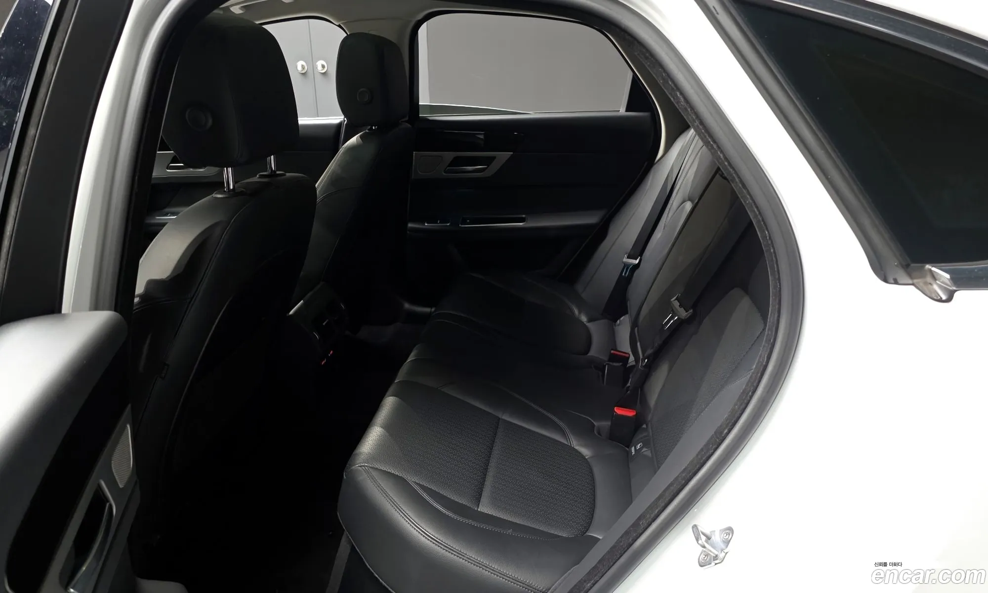 Jaguar XF 2018 — 11