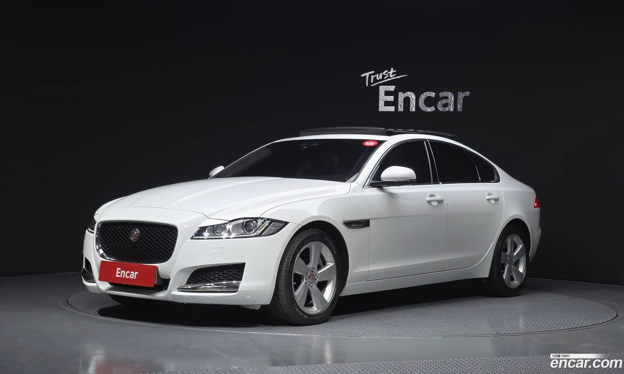 Jaguar XF 2018 — 8