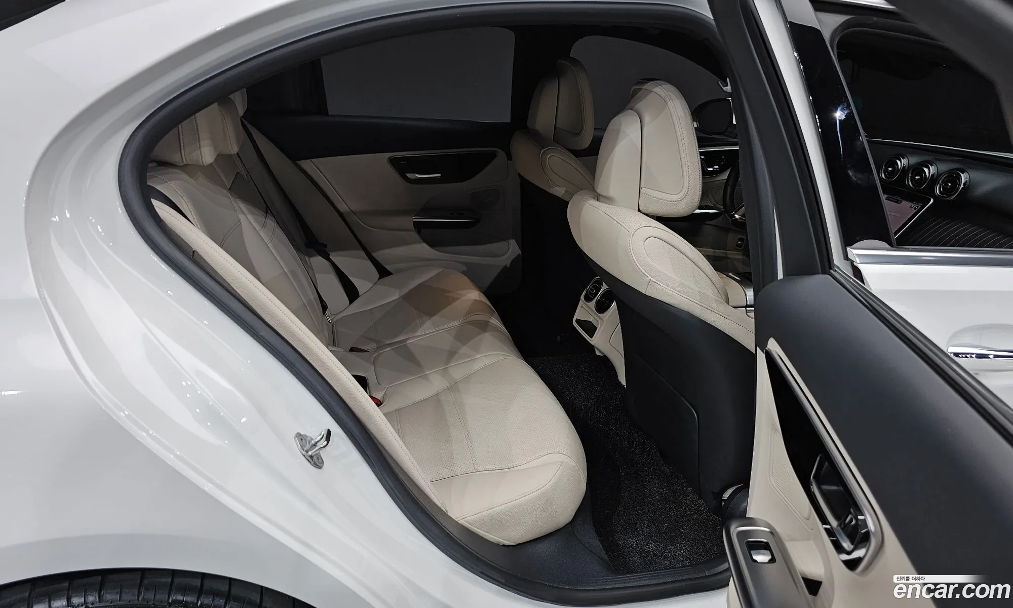 Mercedes-Benz C-Class W206 2023 — 27