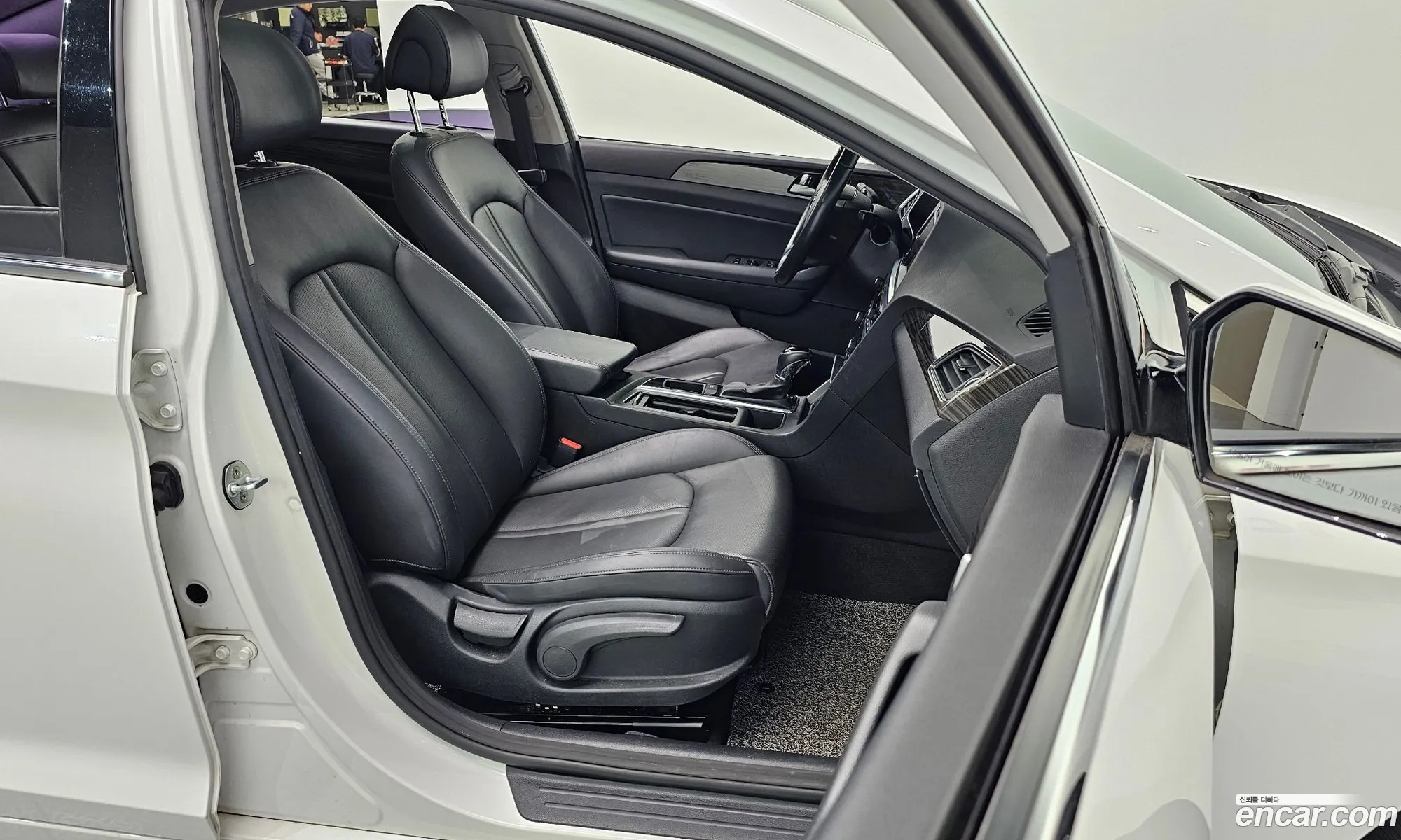 Hyundai LF Sonata 2014 — 12