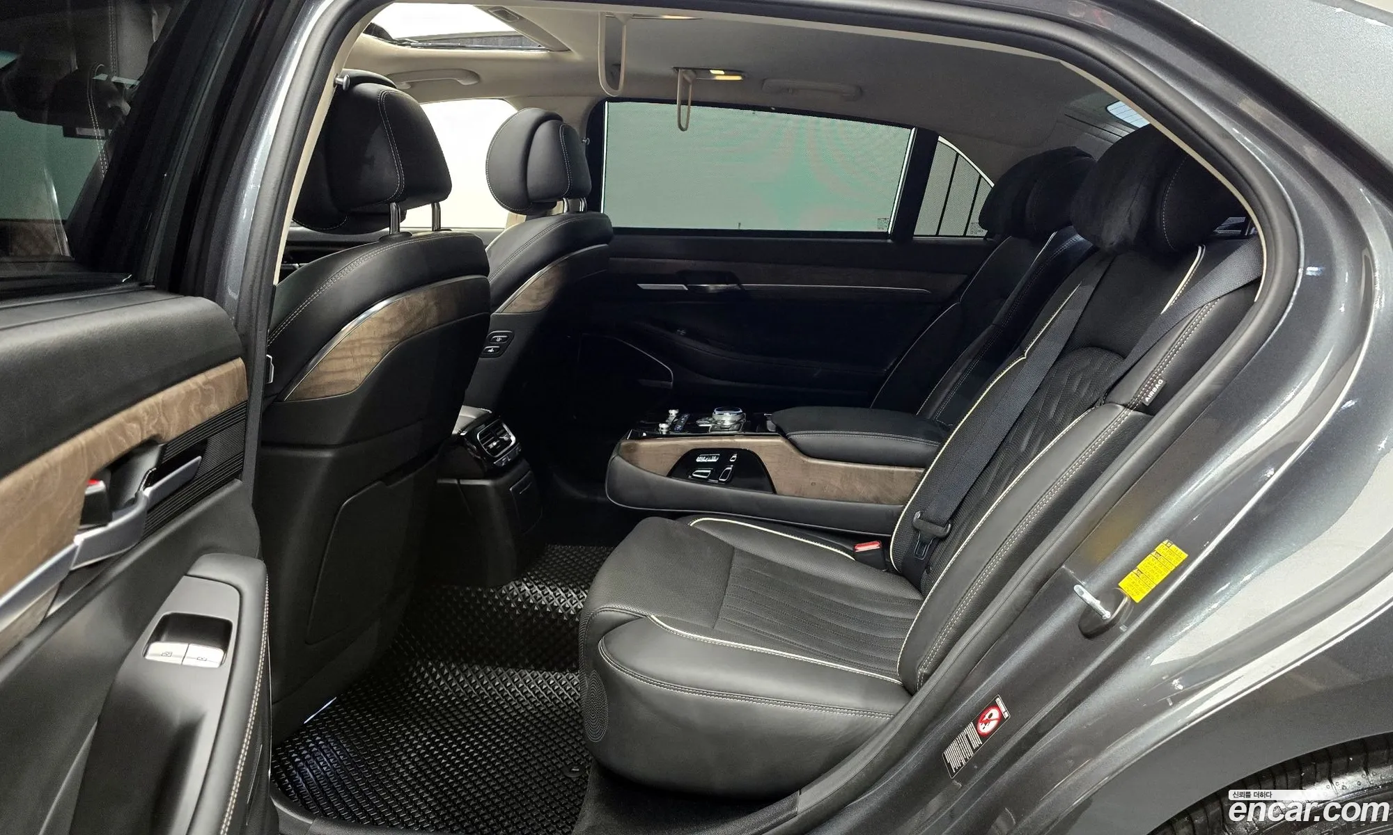 Genesis G90 2019 — 26