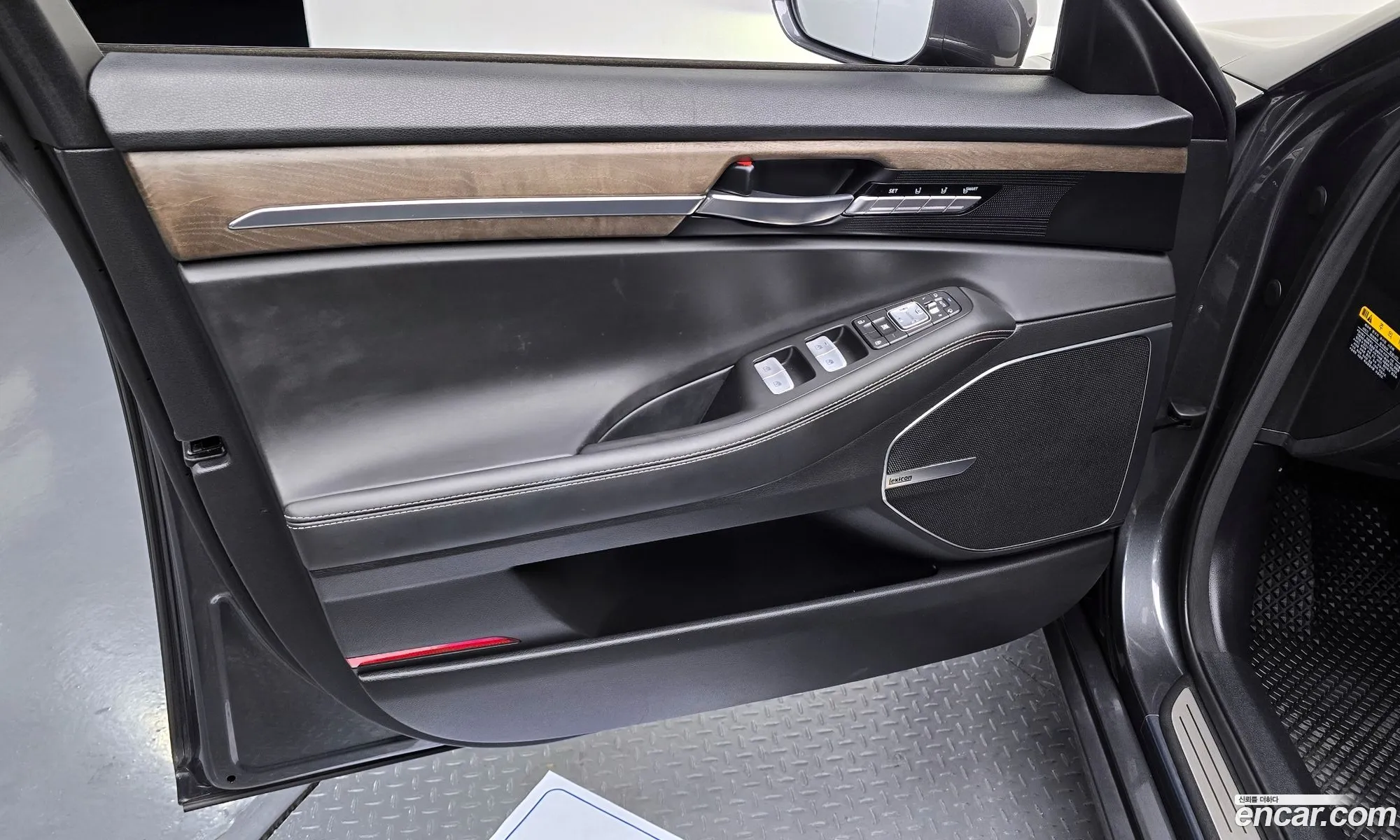 Genesis G90 2019 — 28
