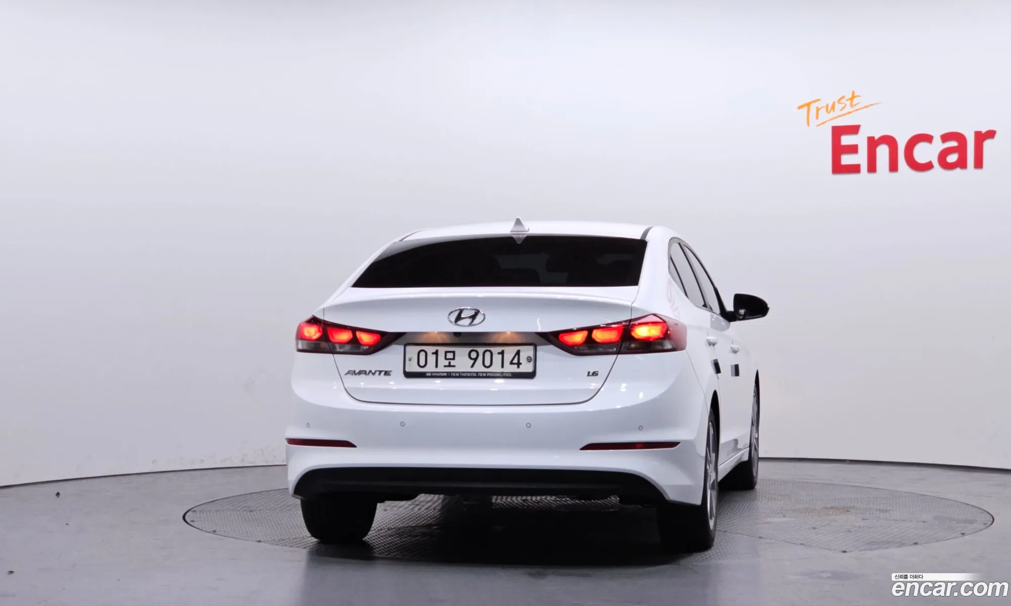 Hyundai Elantra AD 2018 — 14