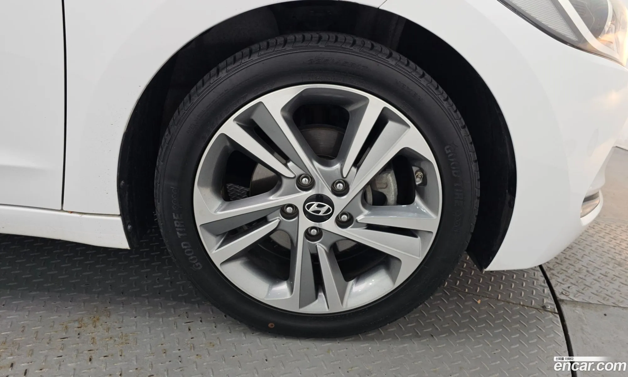 Hyundai Elantra AD 2018 — 24