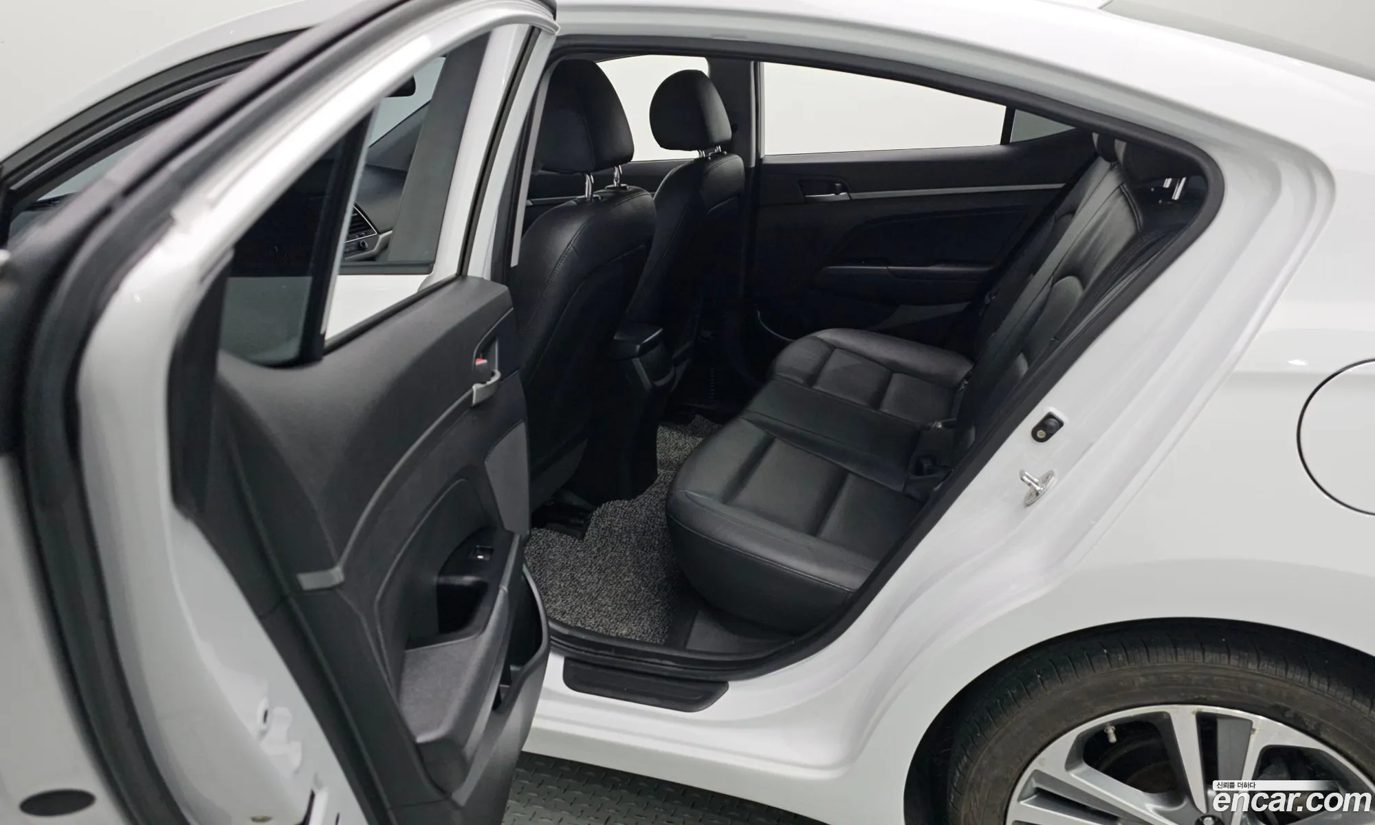 Hyundai Elantra AD 2018 — 8