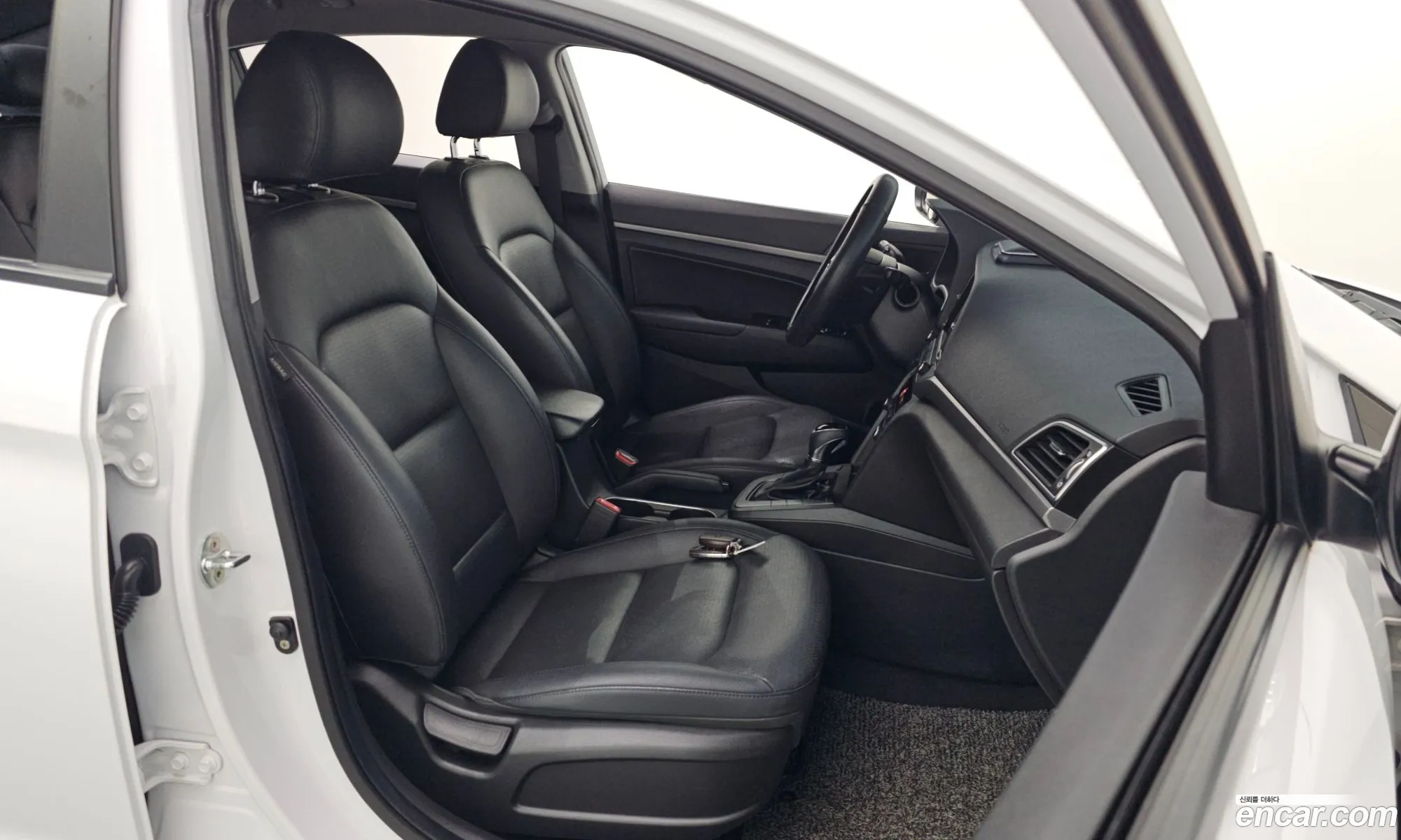 Hyundai Elantra AD 2018 — 30