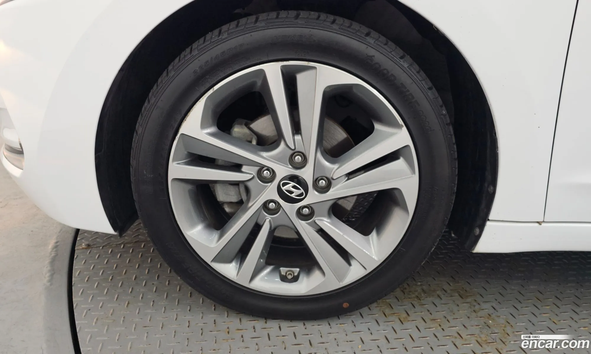 Hyundai Elantra AD 2018 — 10