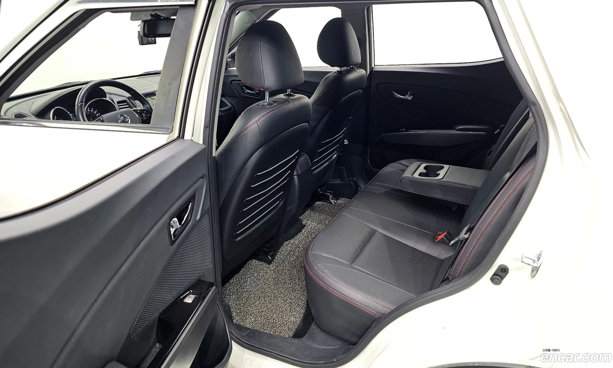 KG Mobility (SsangYong) Tivoli Air 2017 — 31