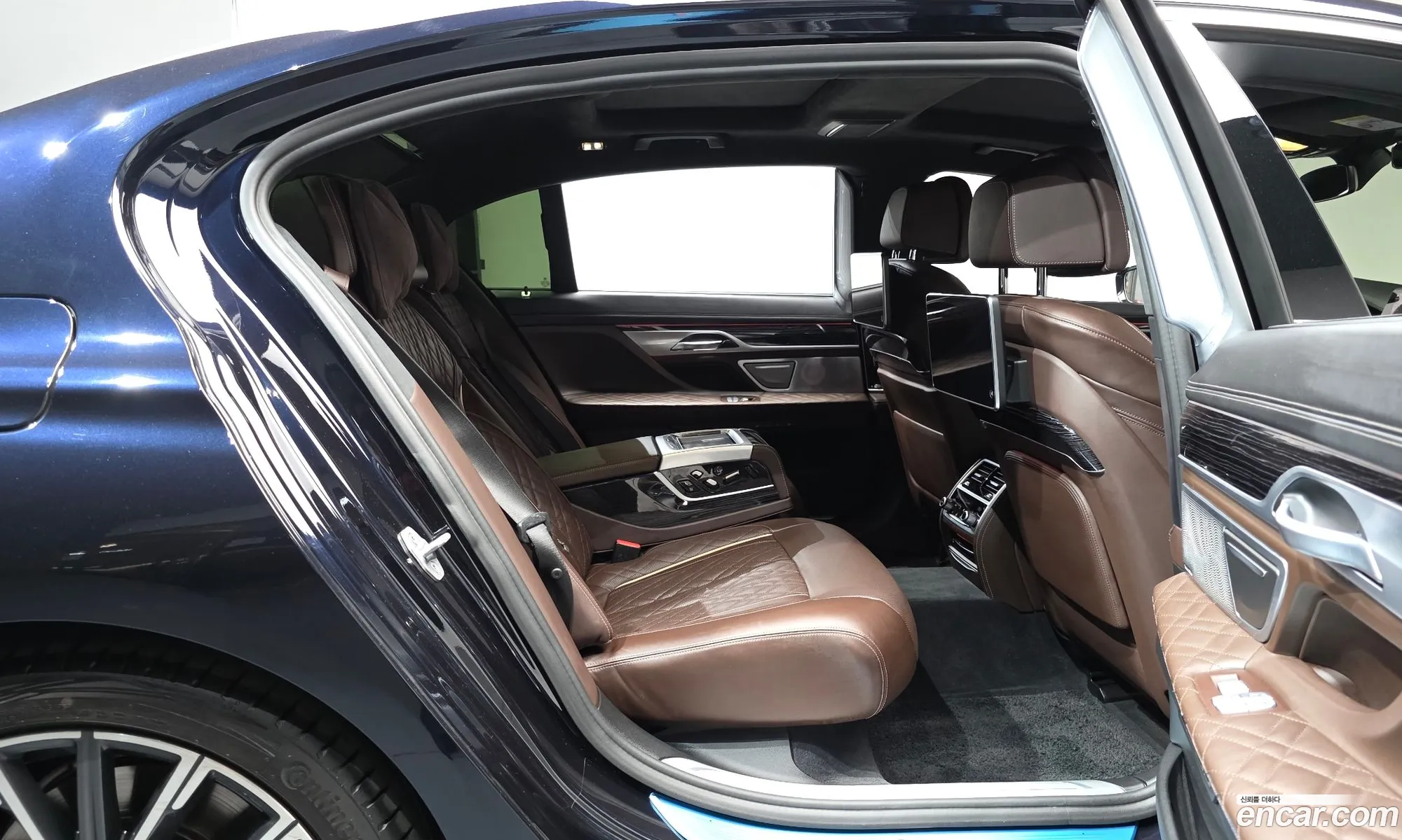 BMW 7 Series 2021 — 35