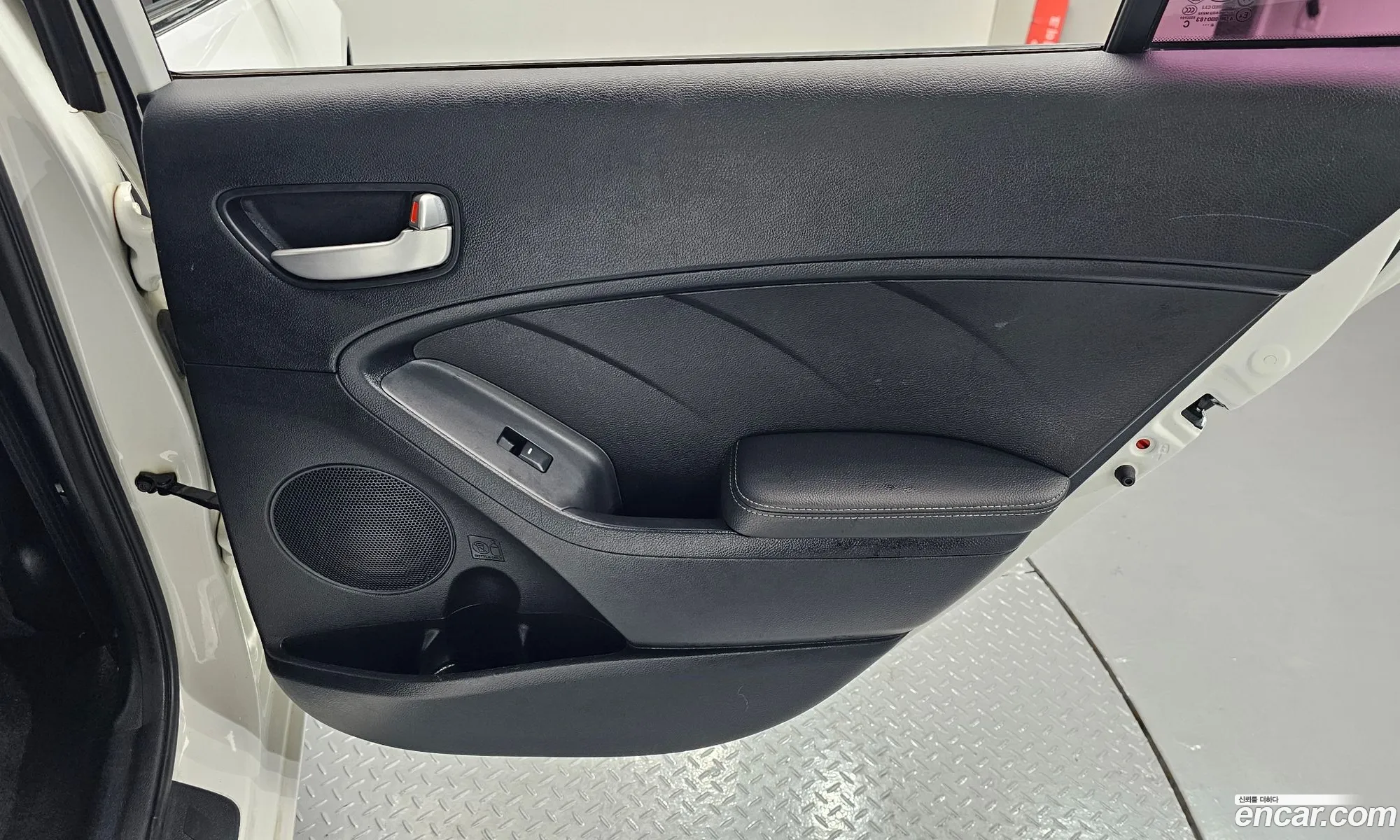 Kia K3 2015 — 12