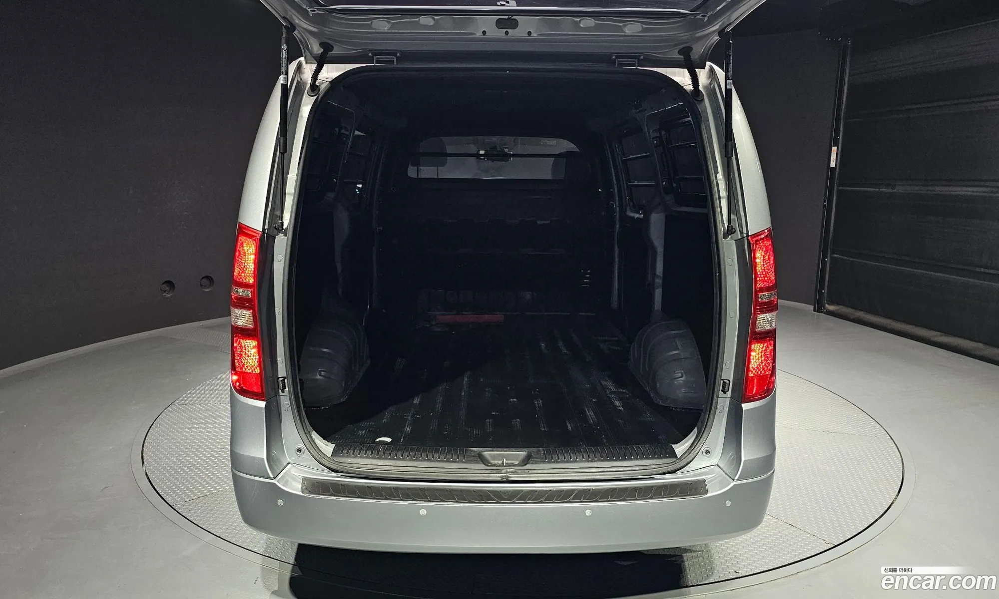 Hyundai Grand Starex 2020 — 13