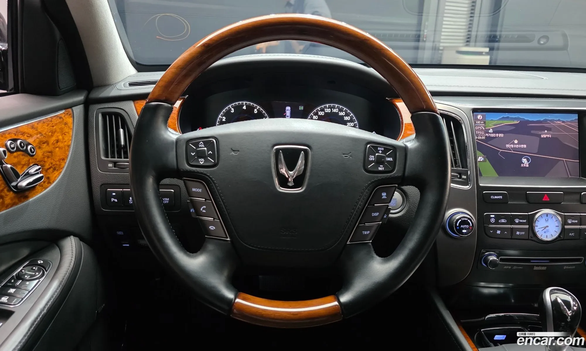 Hyundai Equus 2010 — 20