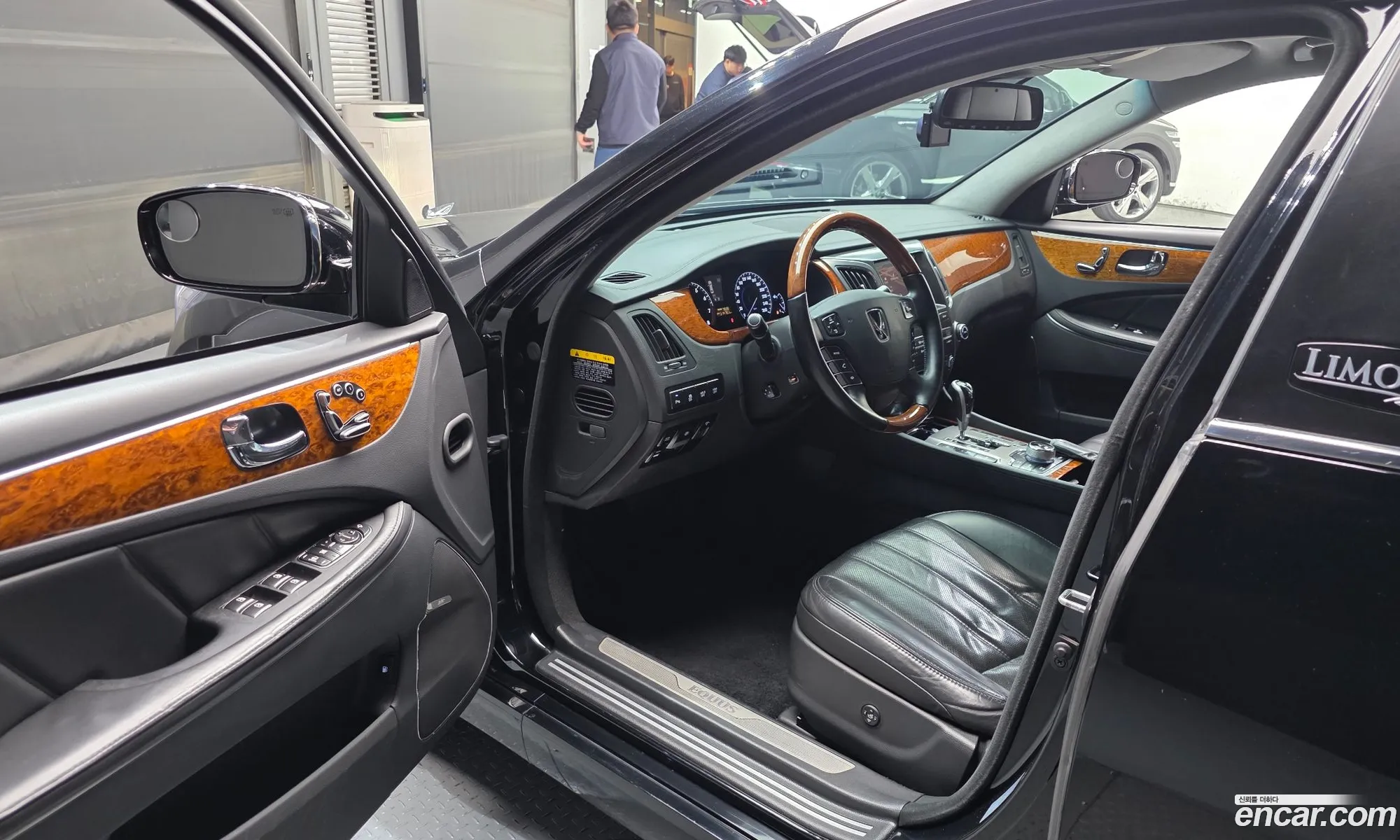 Hyundai Equus 2010 — 14