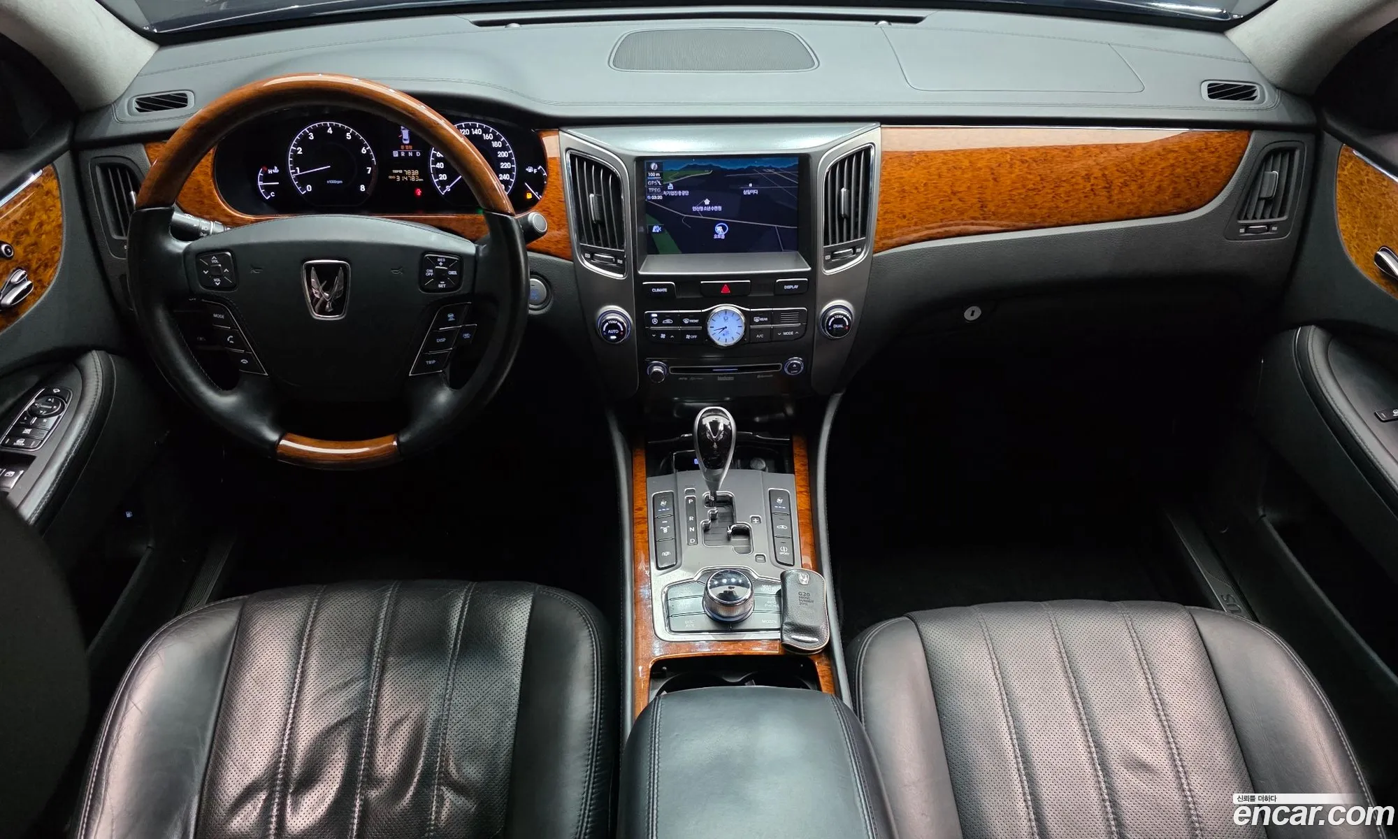 Hyundai Equus 2010 — 2