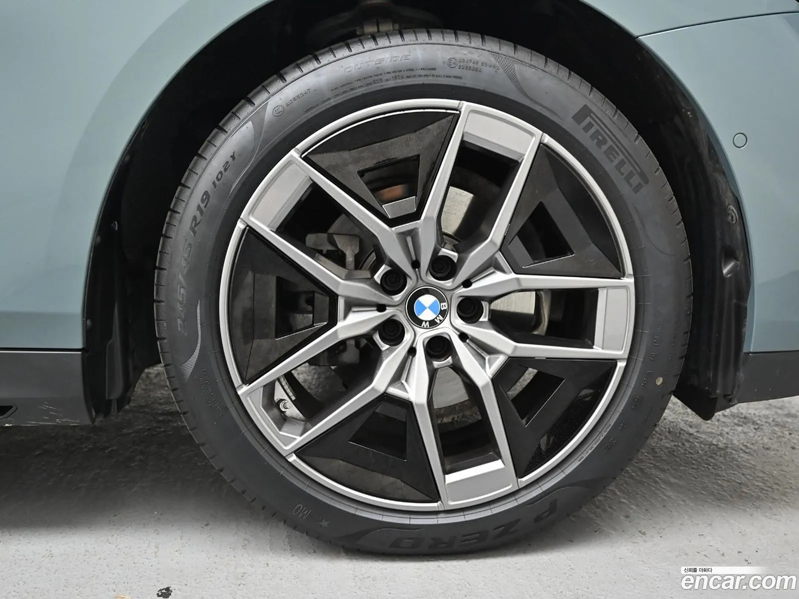 BMW 5 Series 2025 — 8