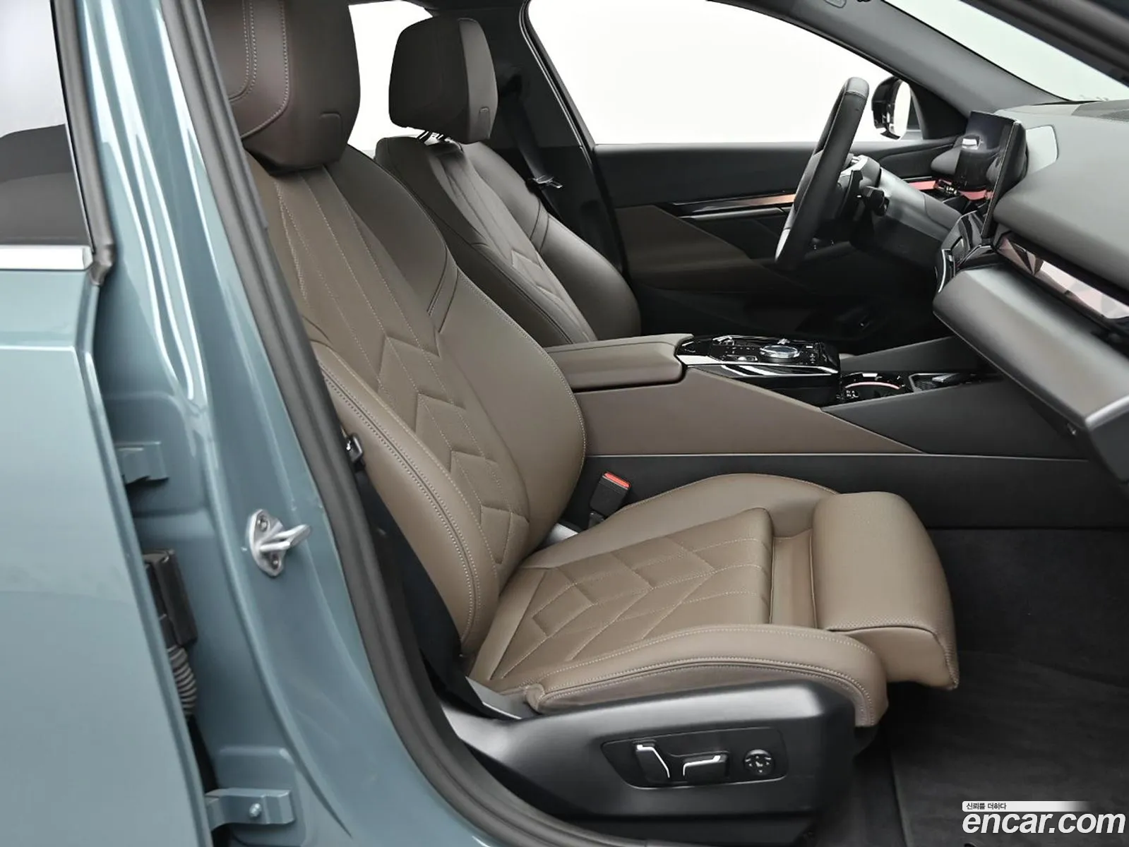 BMW 5 Series 2025 — 12