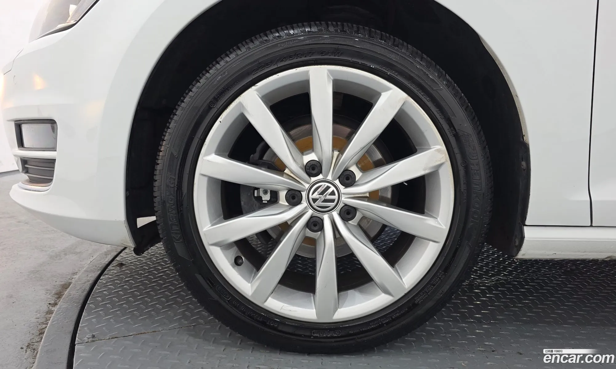 Volkswagen Golf 7th Gen 2014 — 2