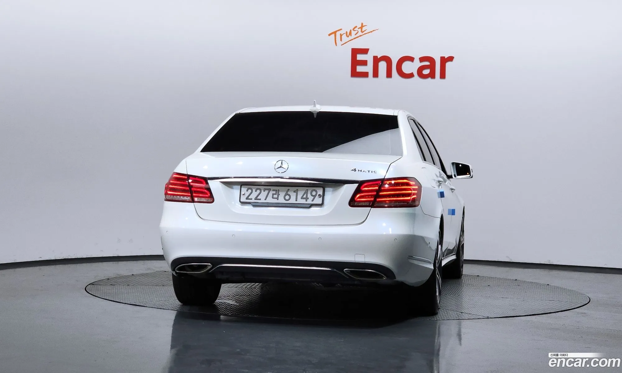 Mercedes-Benz E-Class W212 2015 — 13