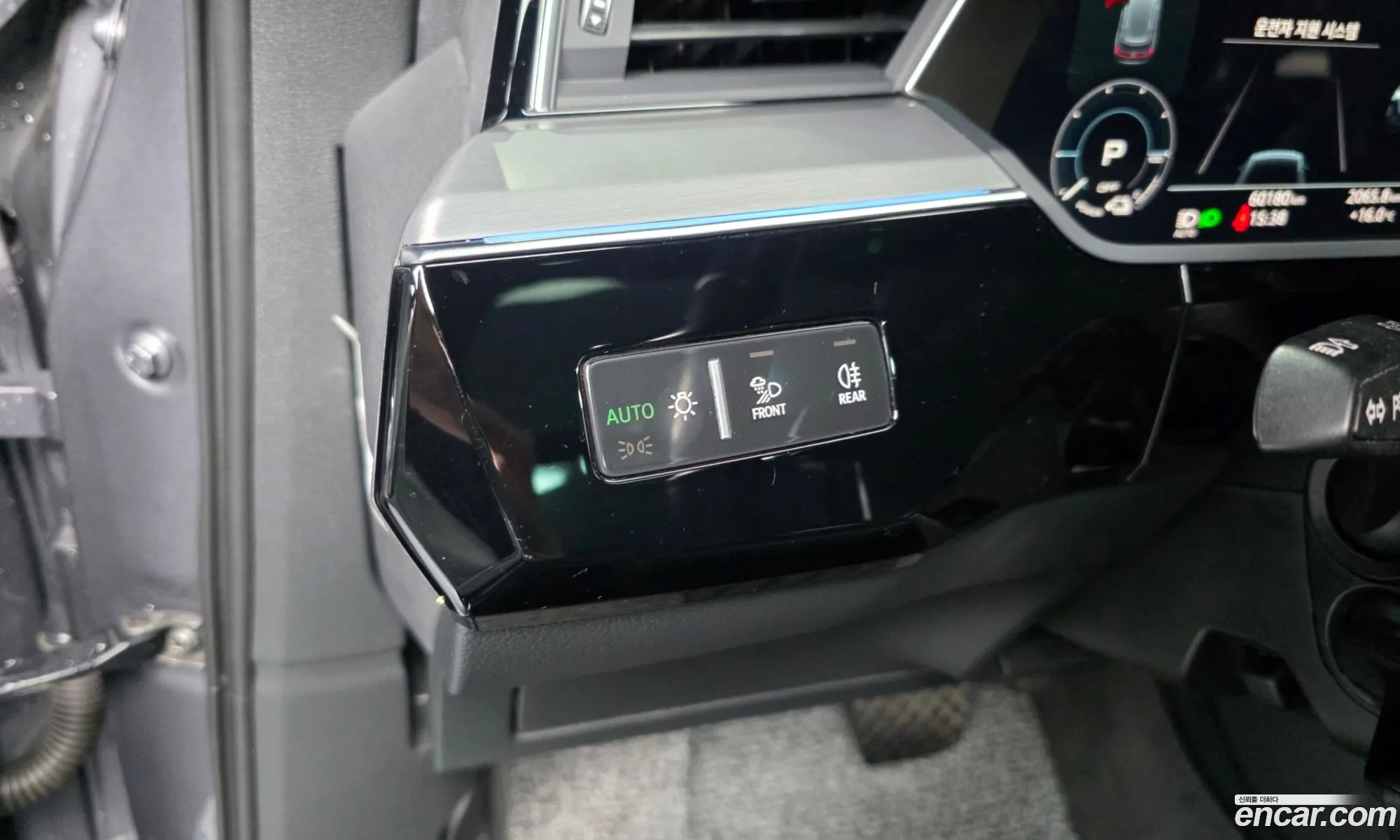 Audi e-tron 2020 WAUZZZGE5LB038395 — 4