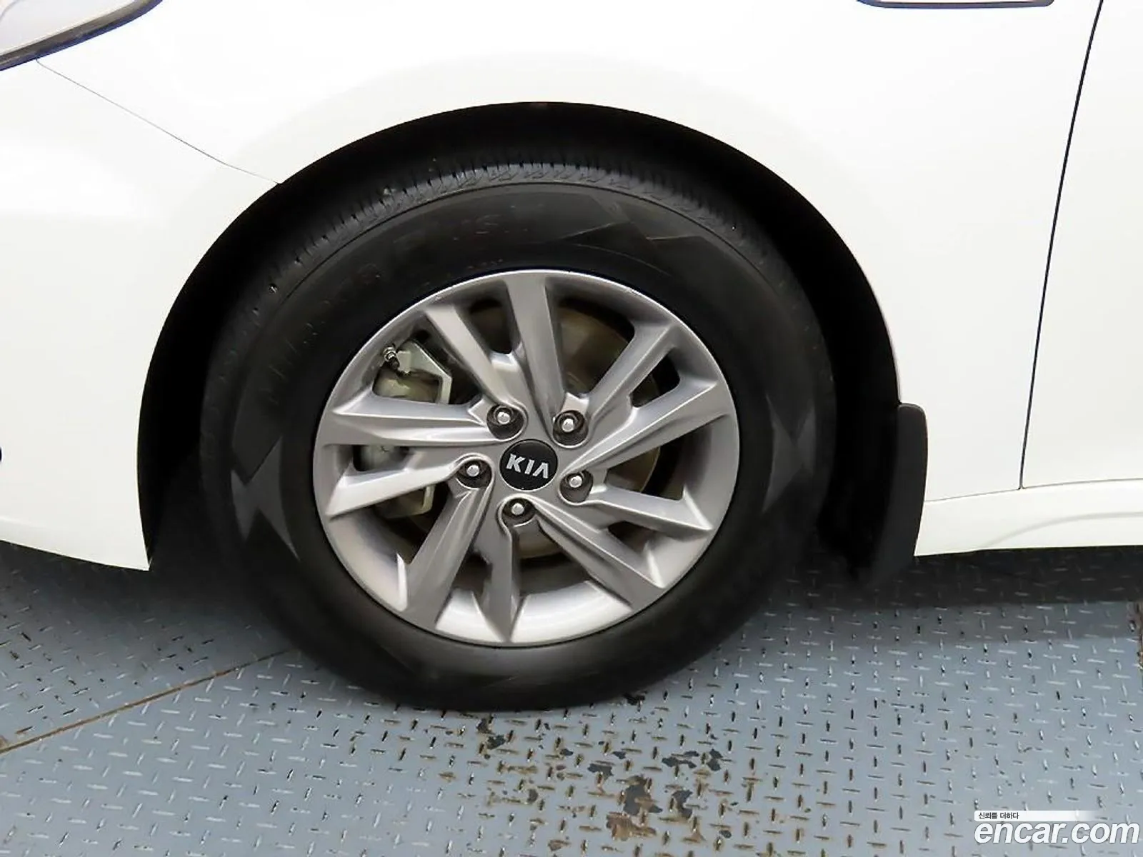 Kia K5 2019 — 17