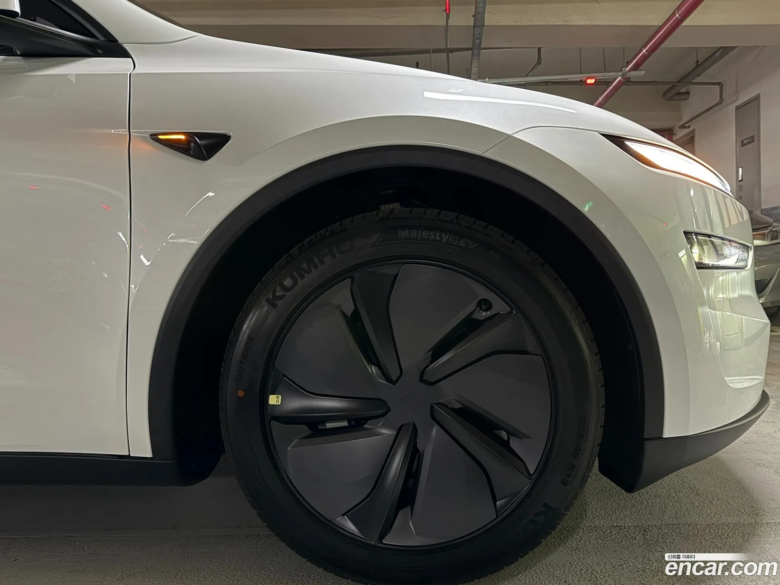 Tesla Model Y 2026 — 12