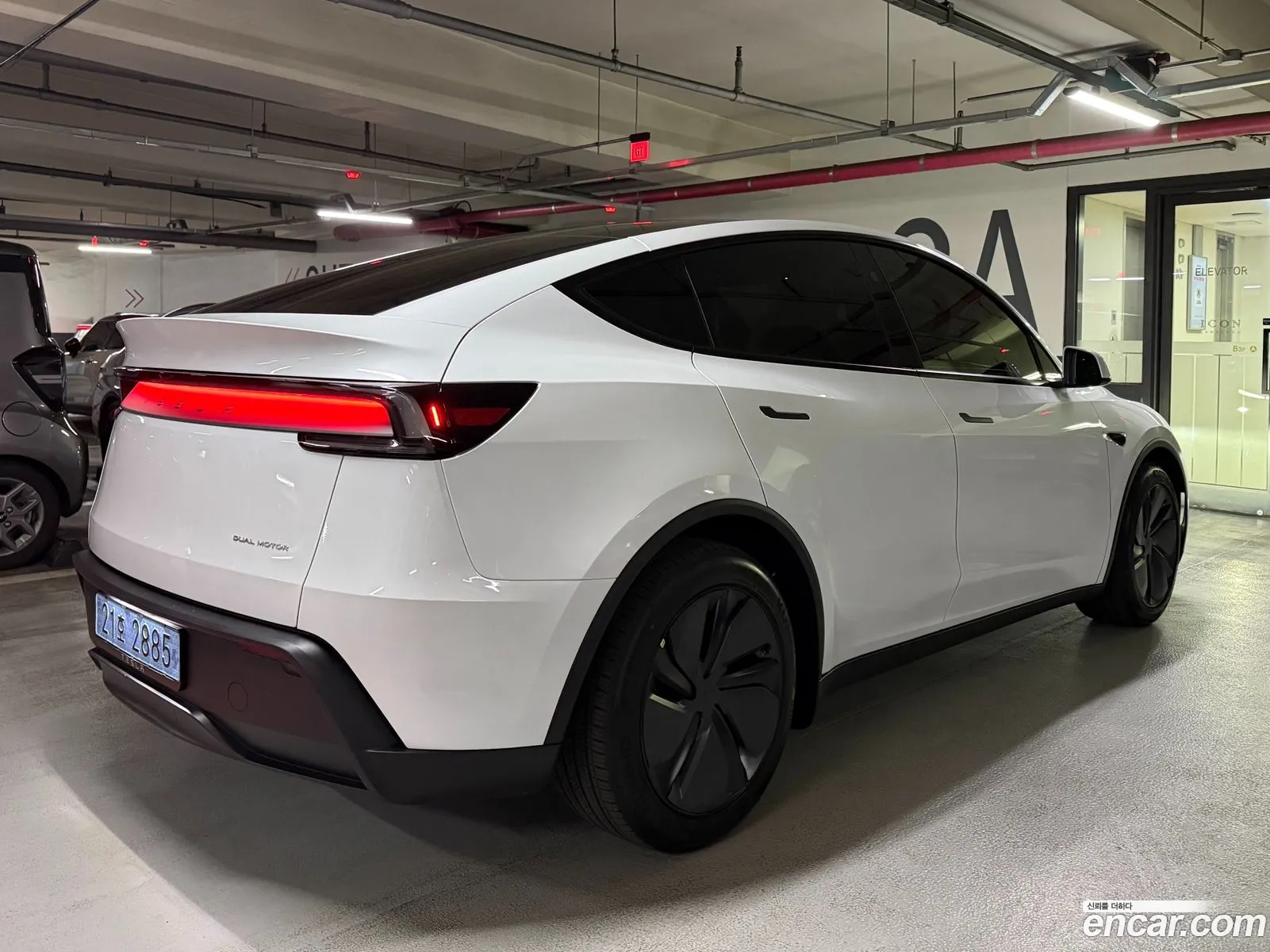 Tesla Model Y 2026 — 16
