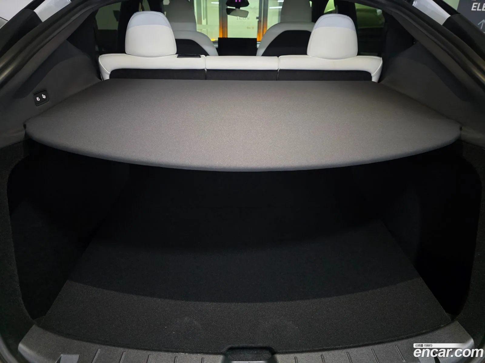Tesla Model Y 2026 — 10