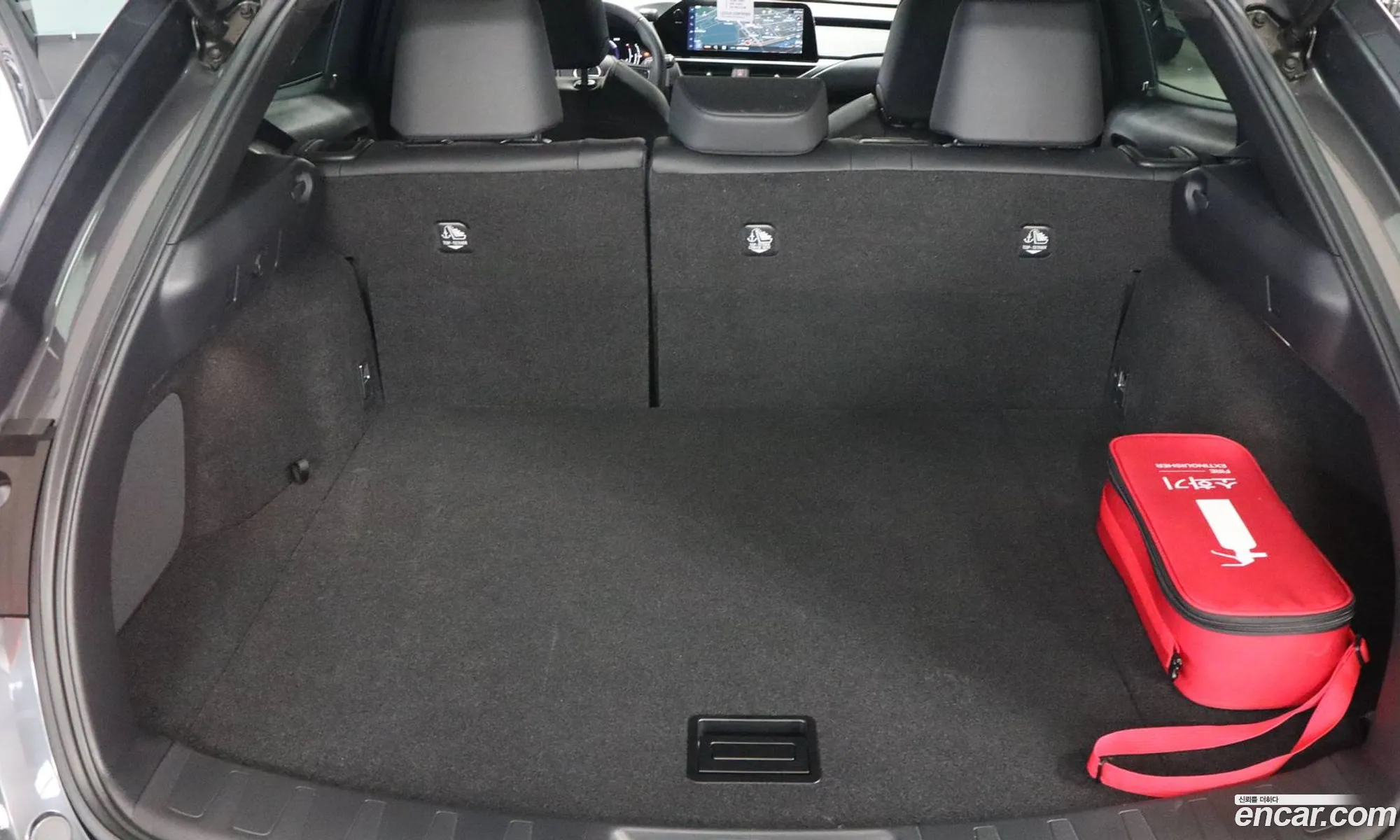 Lexus UX300h 2025 — 9